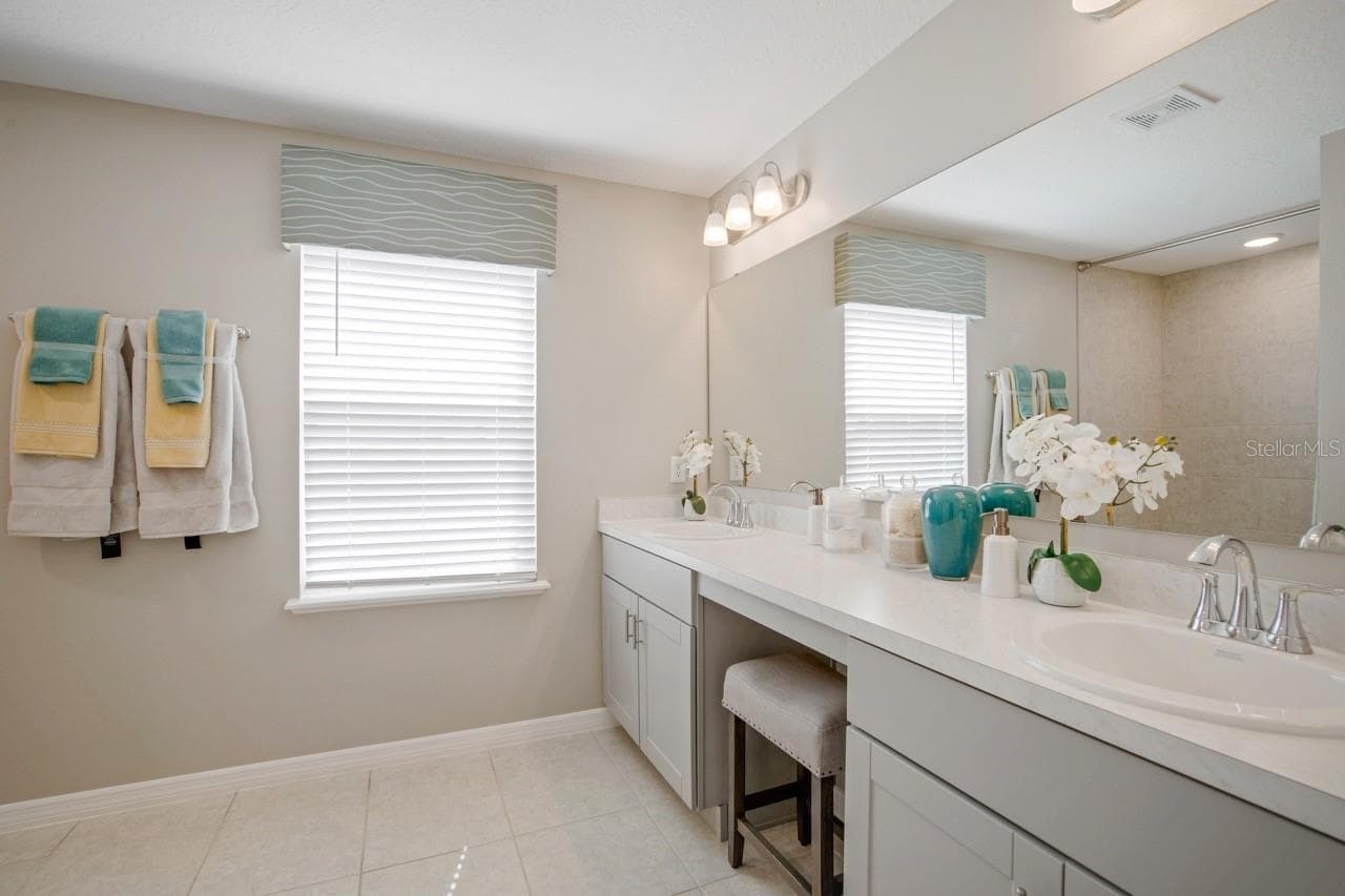 Model home - actual features may vary. - 621 BROADOAK DR, DUNDEE