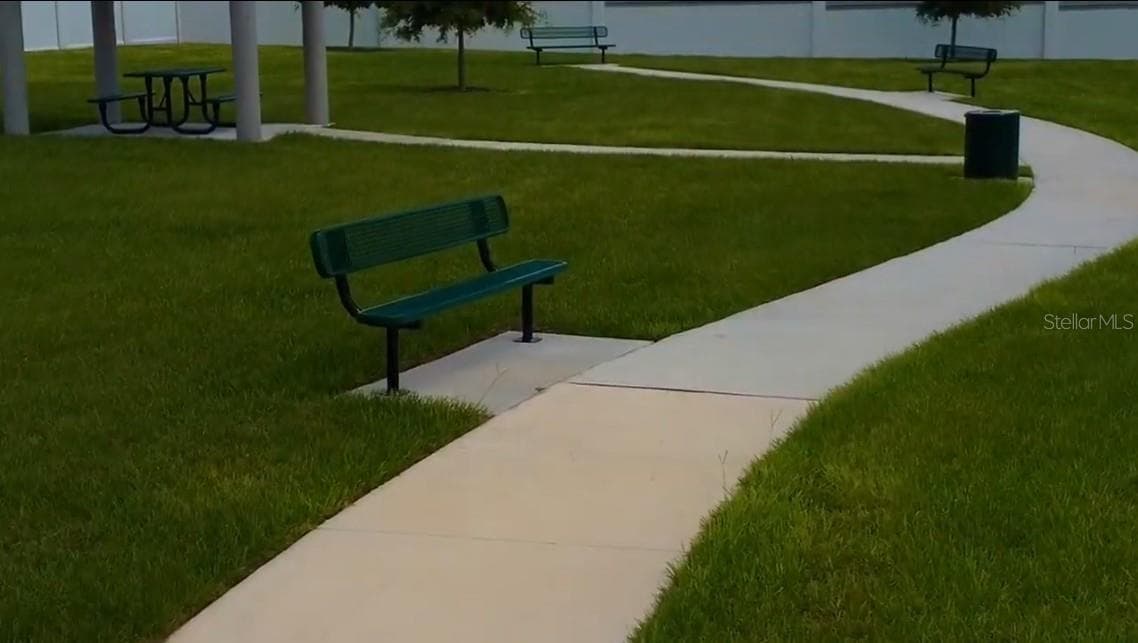 Park benches & picnic tables throughout the community - 621 BROADOAK DR, DUNDEE