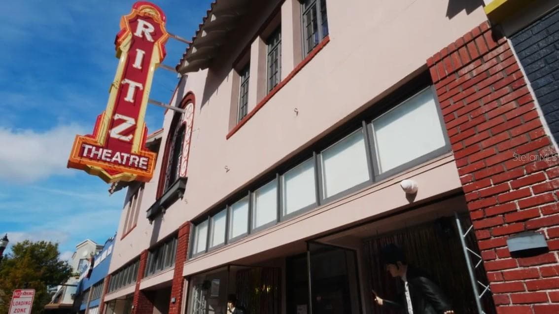 Downtown Winterhaven just 10 miles away - great dining, local art, &  live theater to enjoy. - 621 BROADOAK DR, DUNDEE
