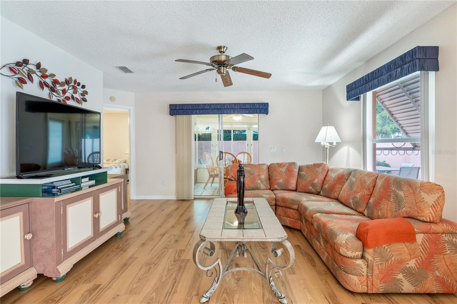 Villa at 631 ENCONTO ST, THE VILLAGES, photo 11 of 31