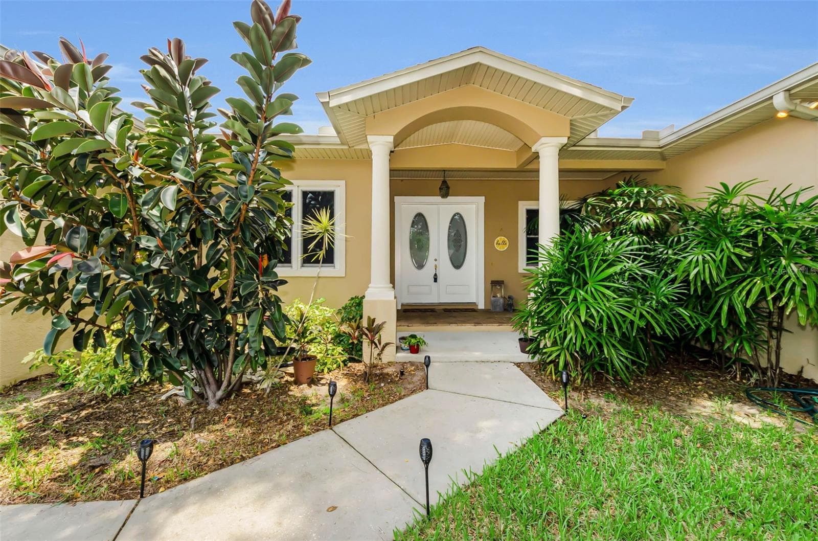 WELCOME HOME - 1888 BUGLE LN, CLEARWATER