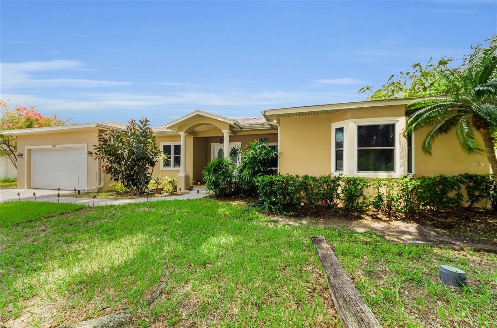 WHERE EVERY GENERATION FEELS AT HOME! - 1888 BUGLE LN, CLEARWATER