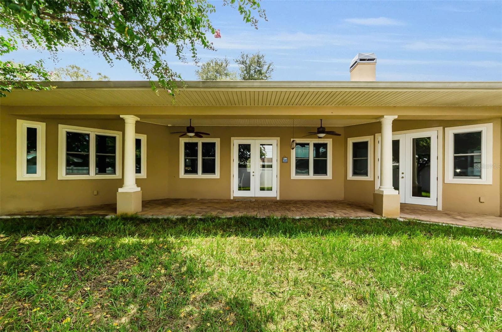 The grand back porch, almost 40 ft long! - 1888 BUGLE LN, CLEARWATER