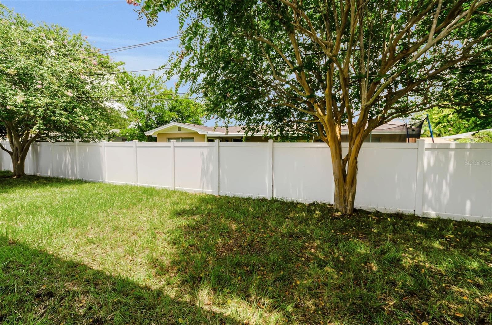 NEWER VINYL FENCE, UNDER 2 YEARS OLD! - 1888 BUGLE LN, CLEARWATER