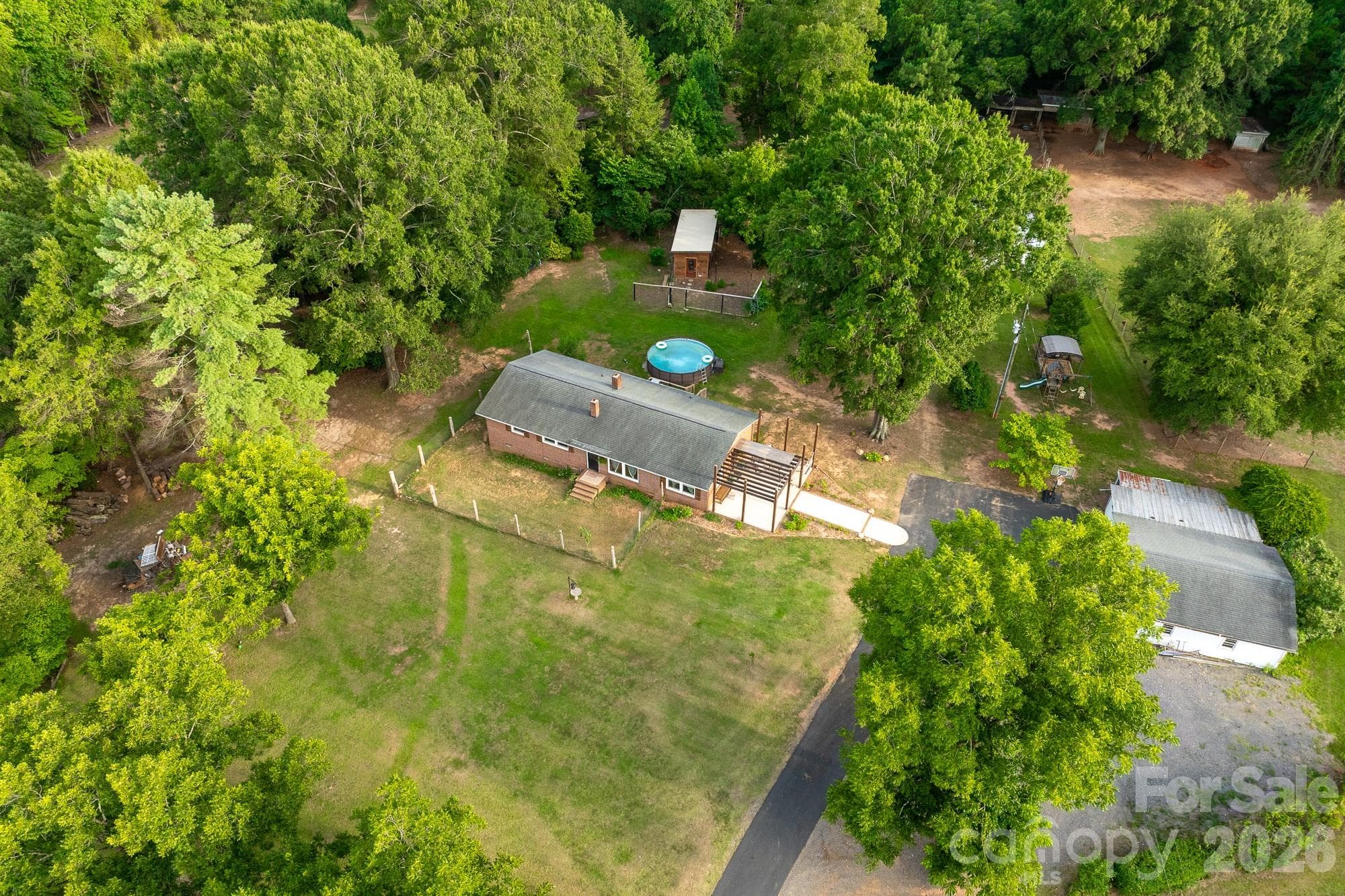 Single Family Residence at 561 N Shiloh Road, York, photo 2 of 41