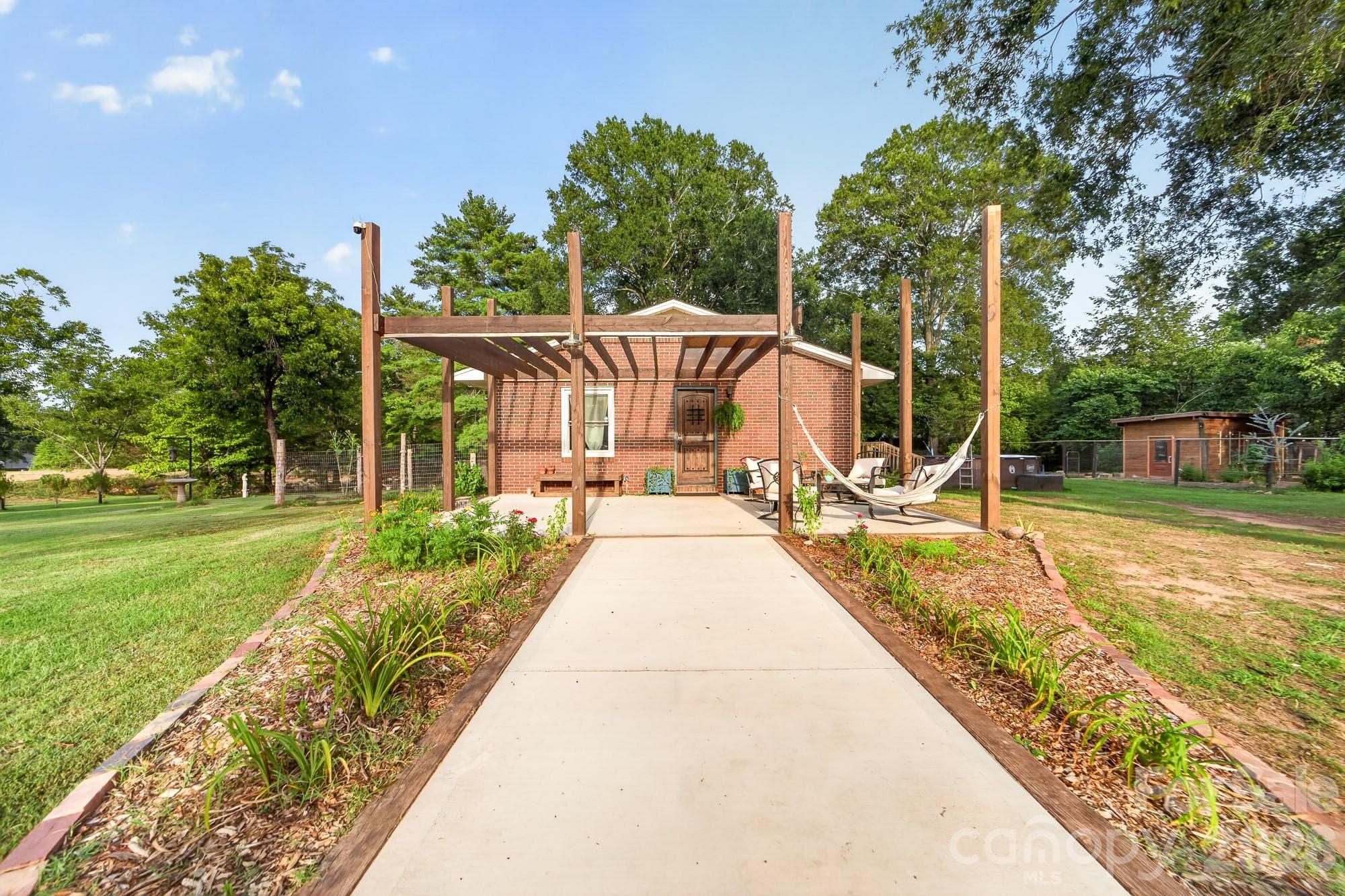 Single Family Residence at 561 N Shiloh Road, York, photo 4 of 41