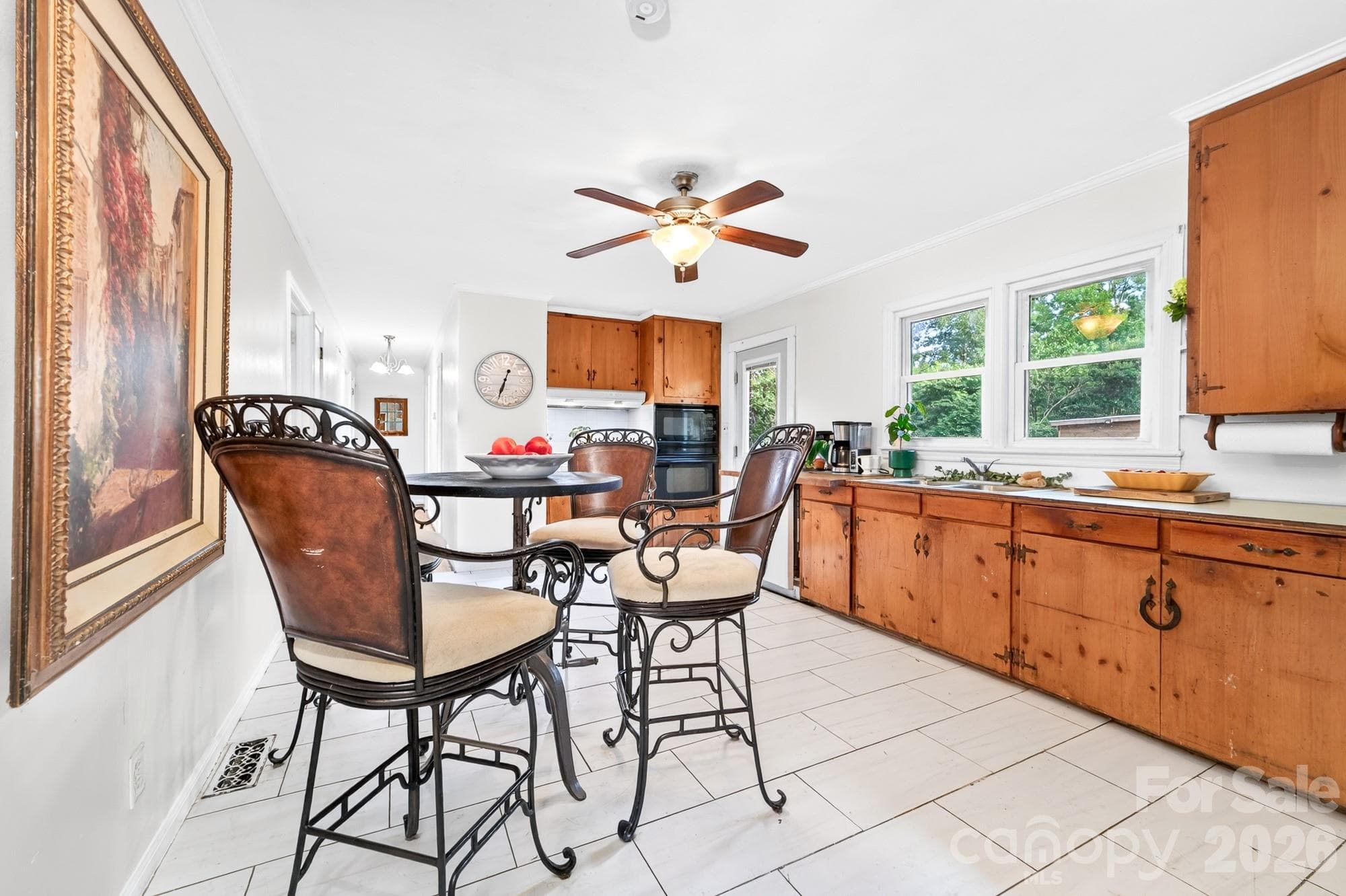 Single Family Residence at 561 N Shiloh Road, York, photo 10 of 41