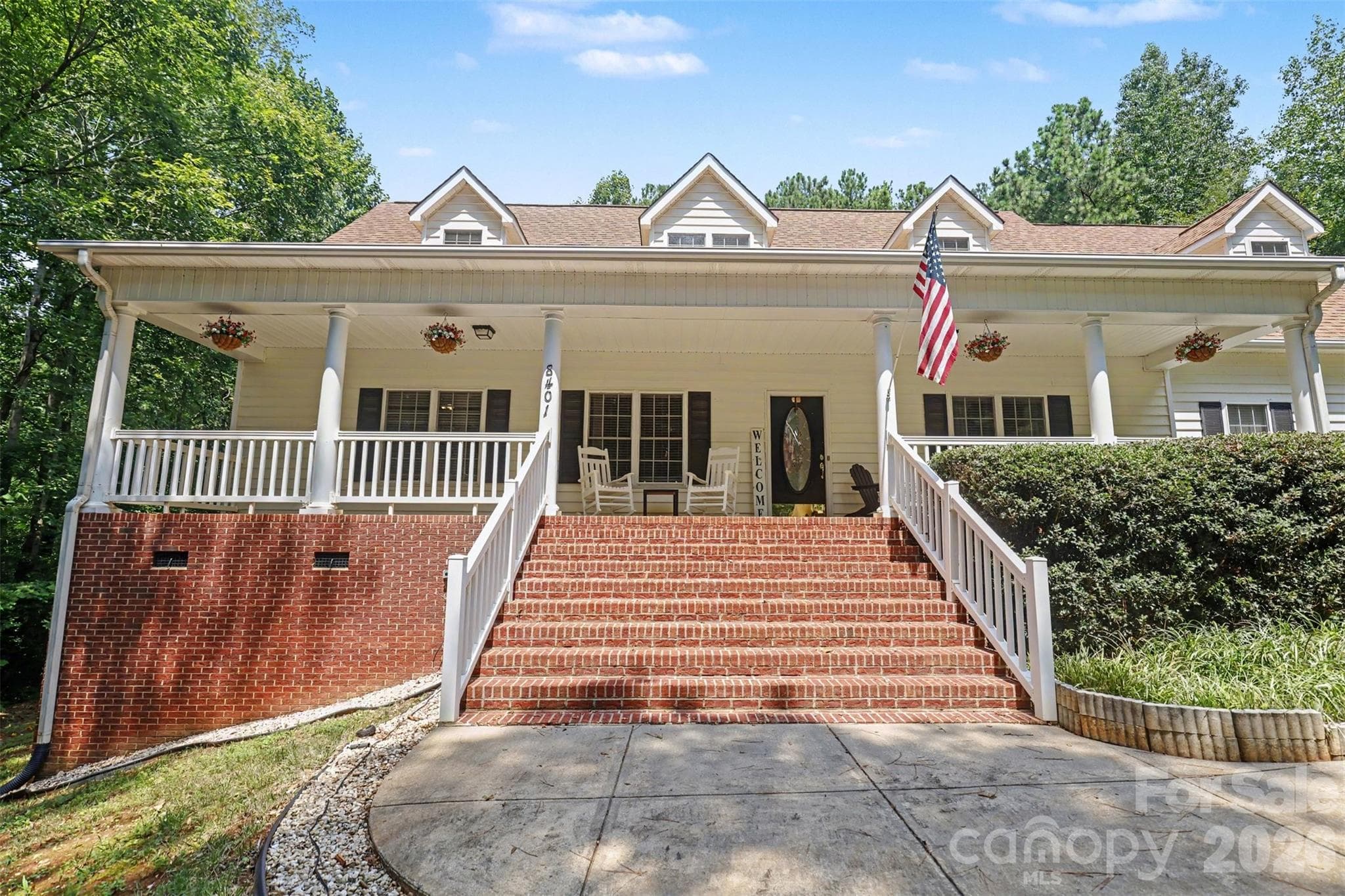 Single Family Residence at 8401 Shelley Mullis Road, Fort Mill, photo 3 of 40