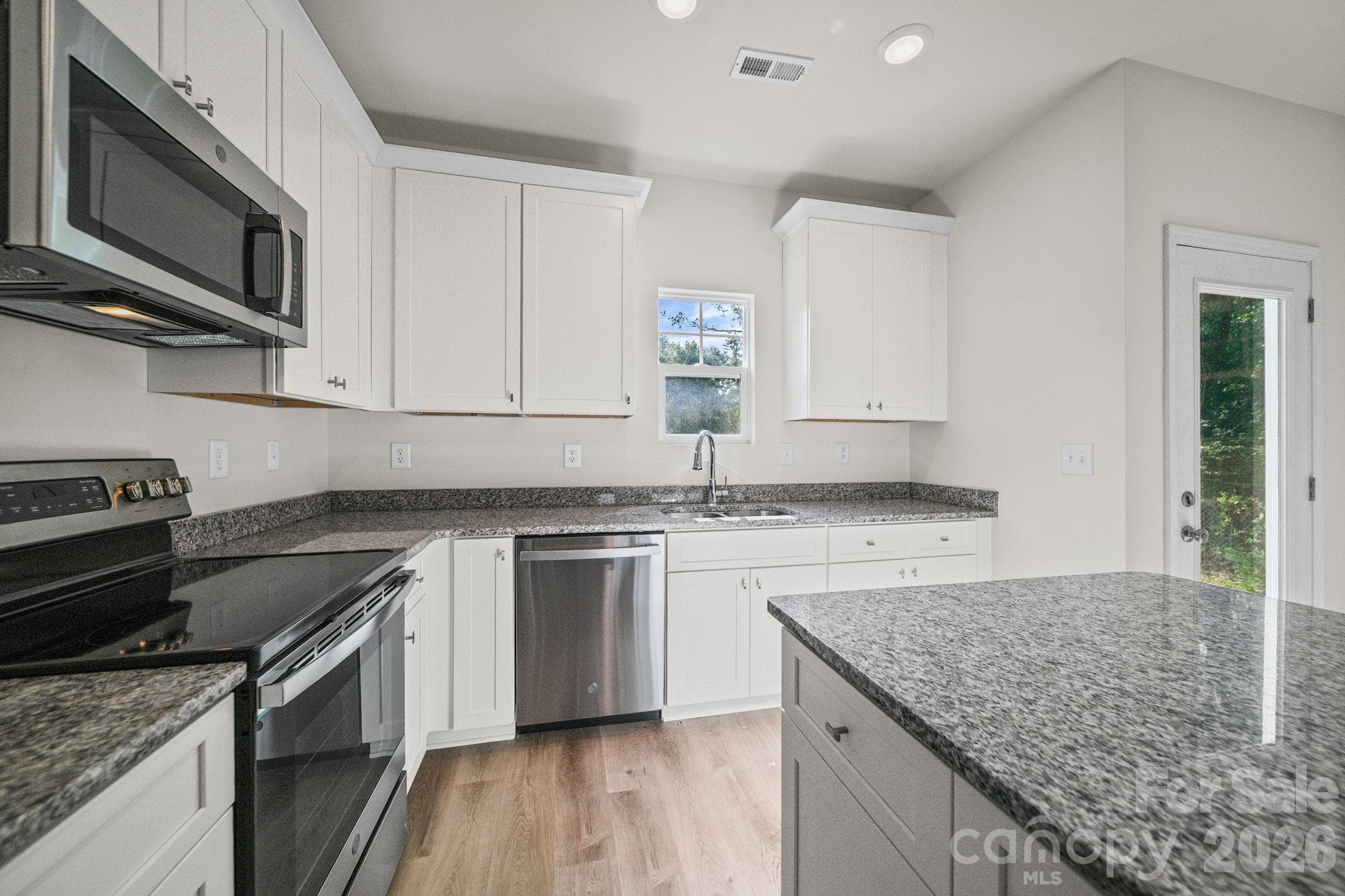 Kitchen Unit A - 511 N Hill Street, Dallas
