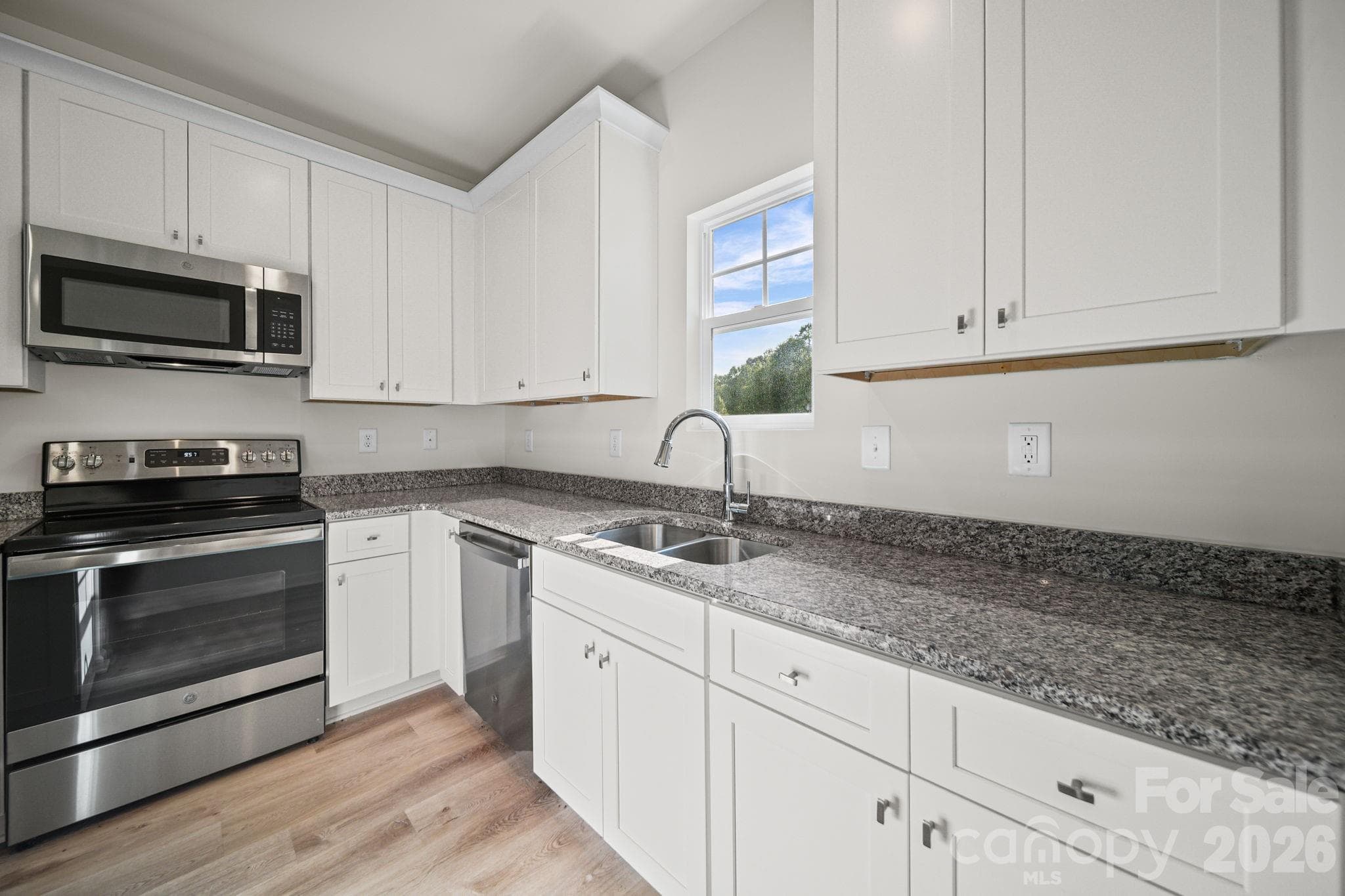 Kitchen Unit A - 511 N Hill Street, Dallas