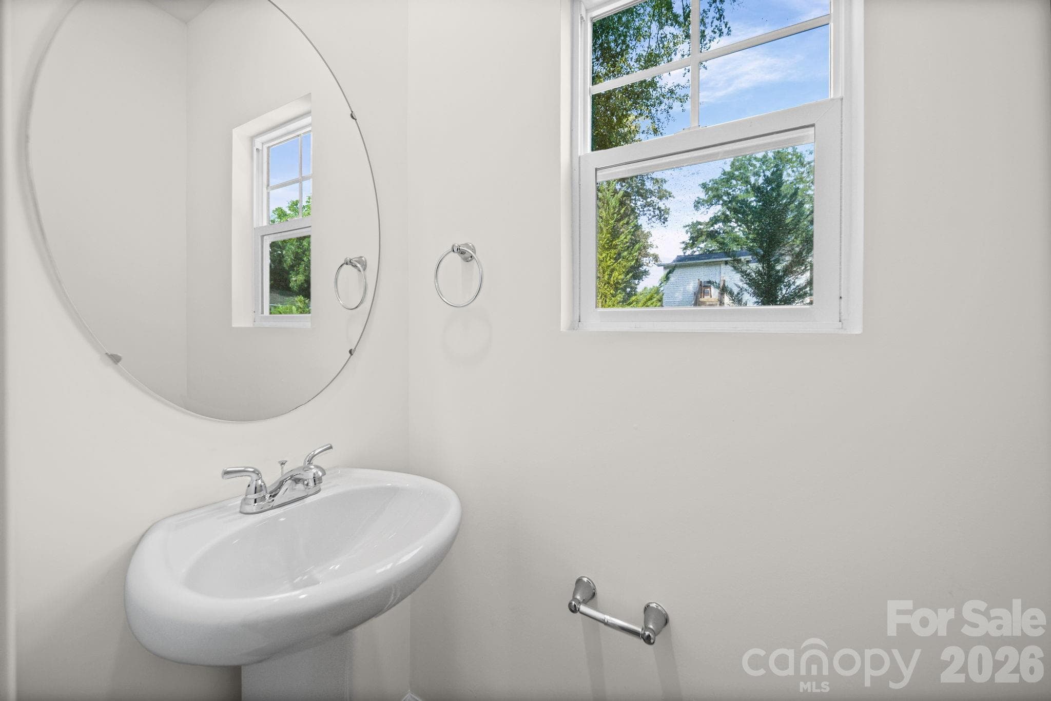 Powder Room - Unit A - 511 N Hill Street, Dallas