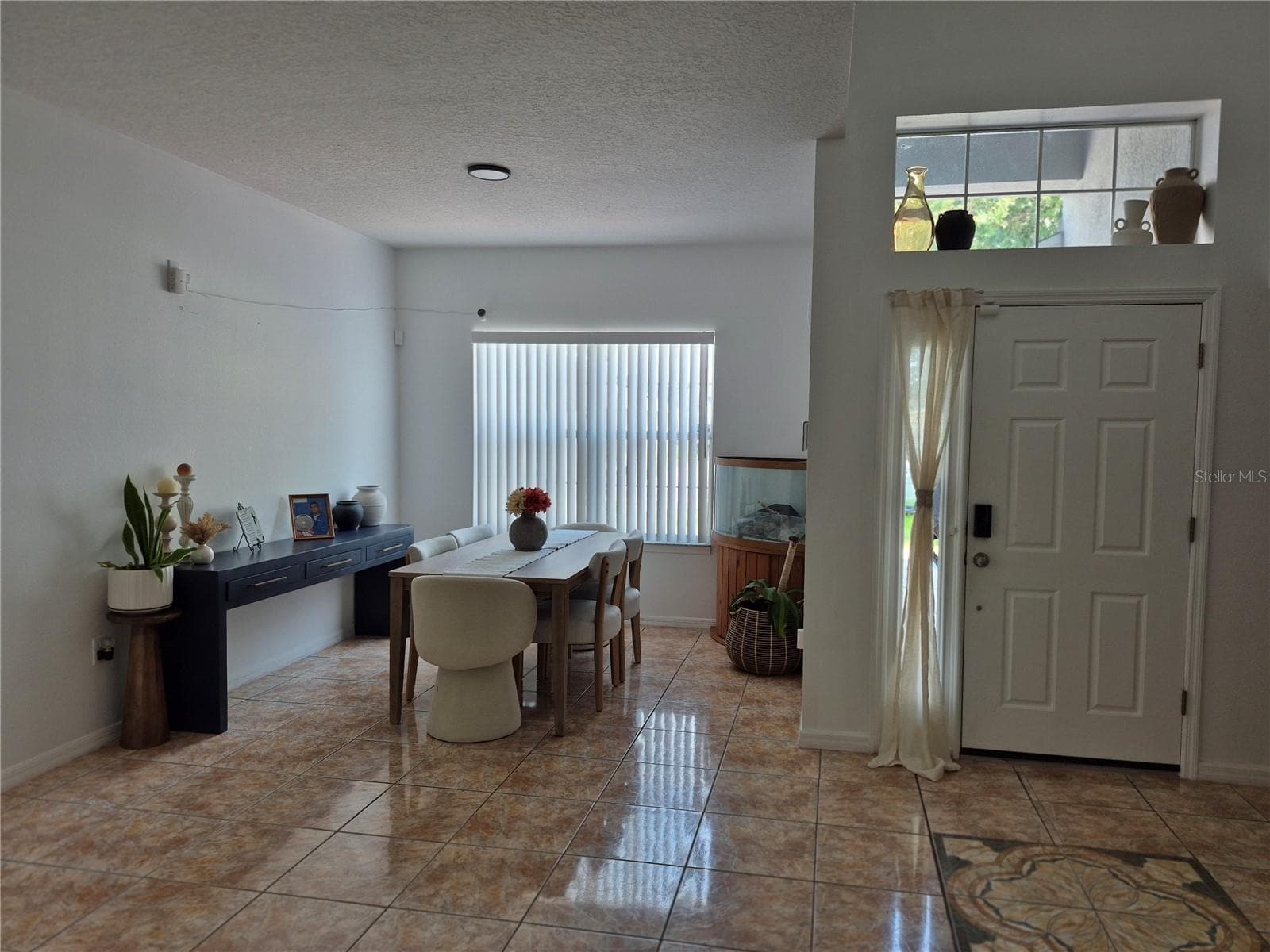 Entrance-Dining Room - 560 VICEROY CT, KISSIMMEE
