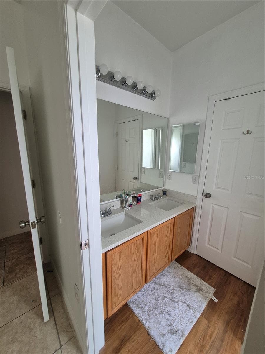Share Bathroom - 560 VICEROY CT, KISSIMMEE