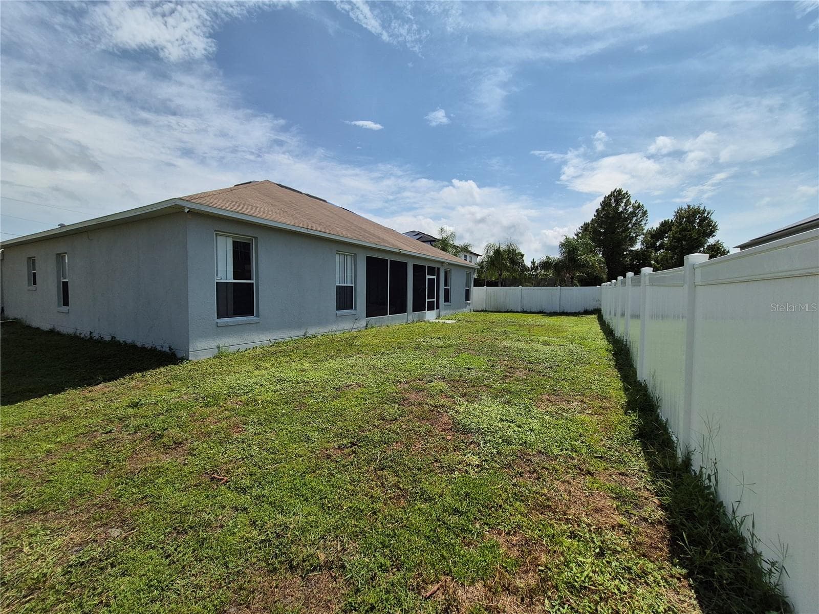 Backyard/screen porch - 560 VICEROY CT, KISSIMMEE