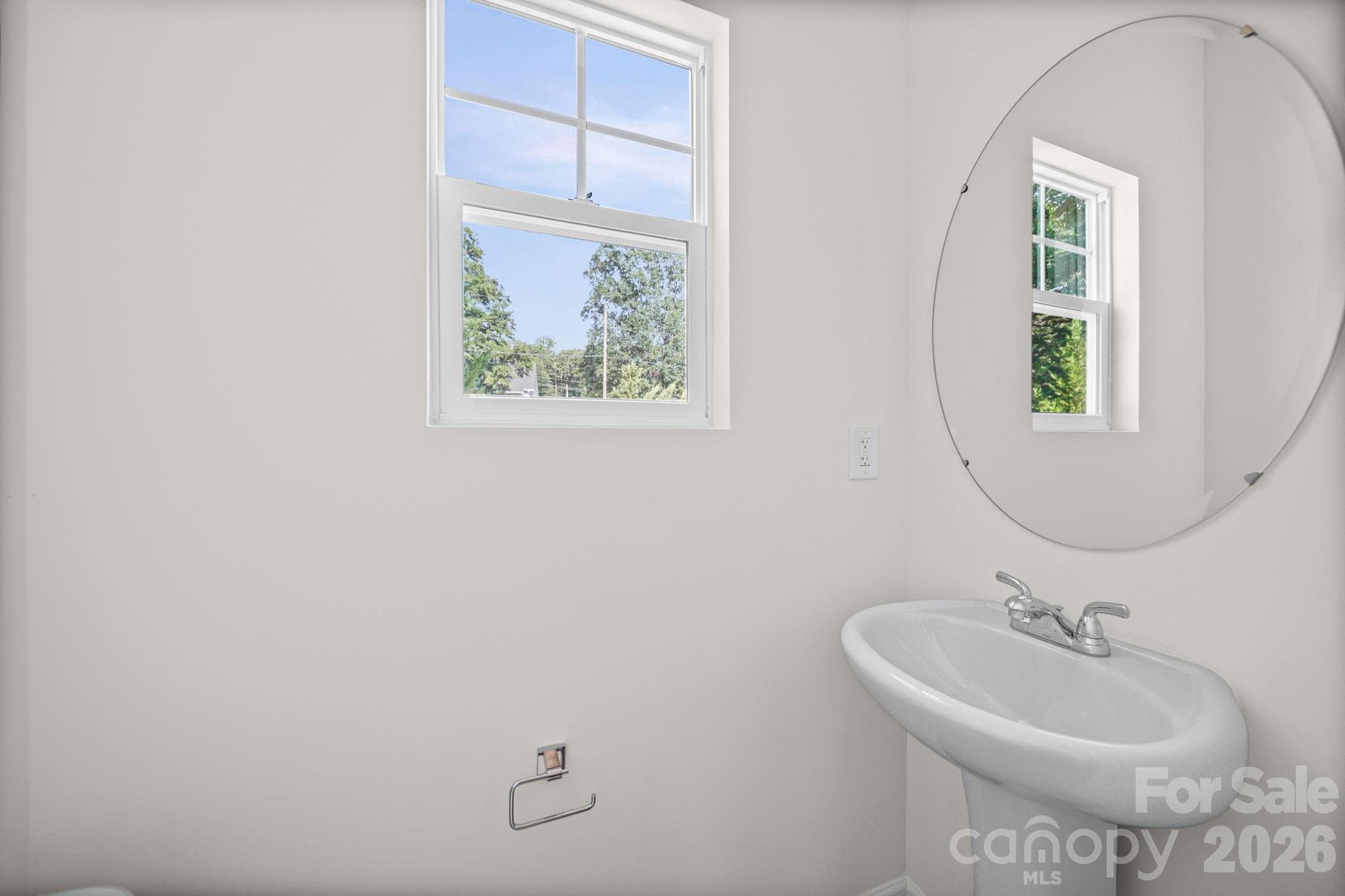 Powder Room - Other Unit - 511 N Hill Street, Dallas