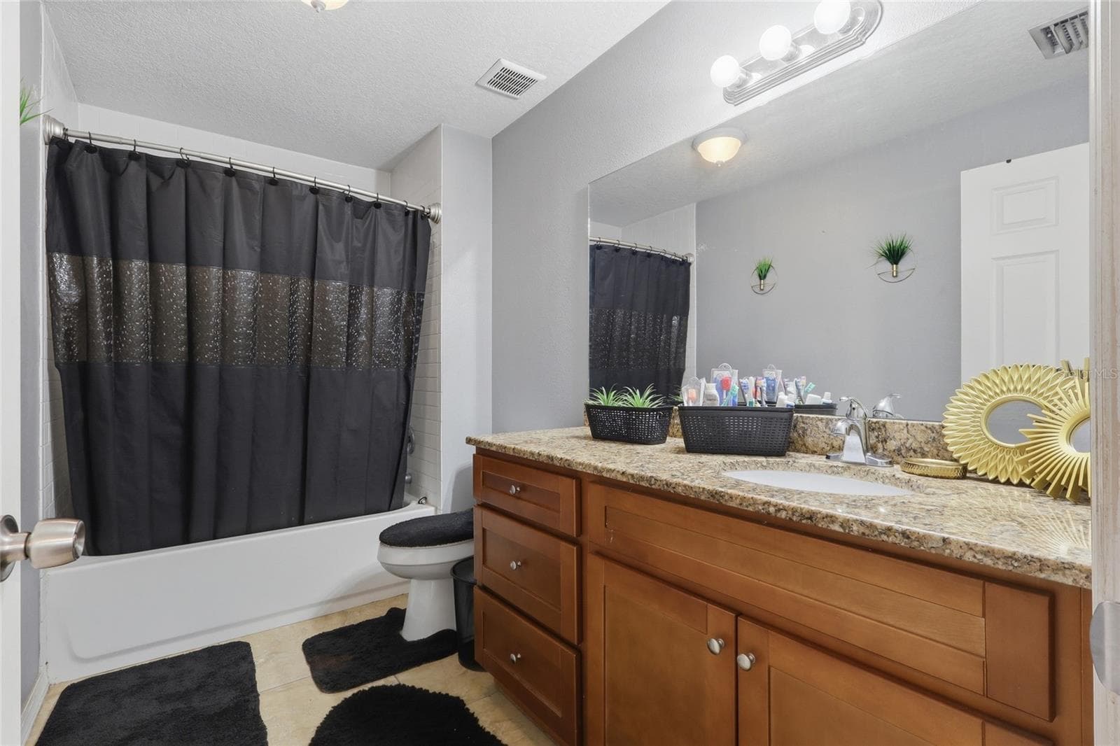 Single Family Residence at 2215 E COLUMBUS DR, TAMPA, photo 15 of 27