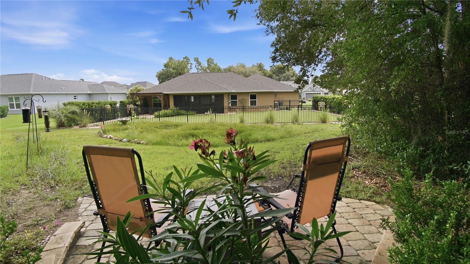 pavered seating area under oak canopys - 6752 SW 179TH COURT RD, DUNNELLON