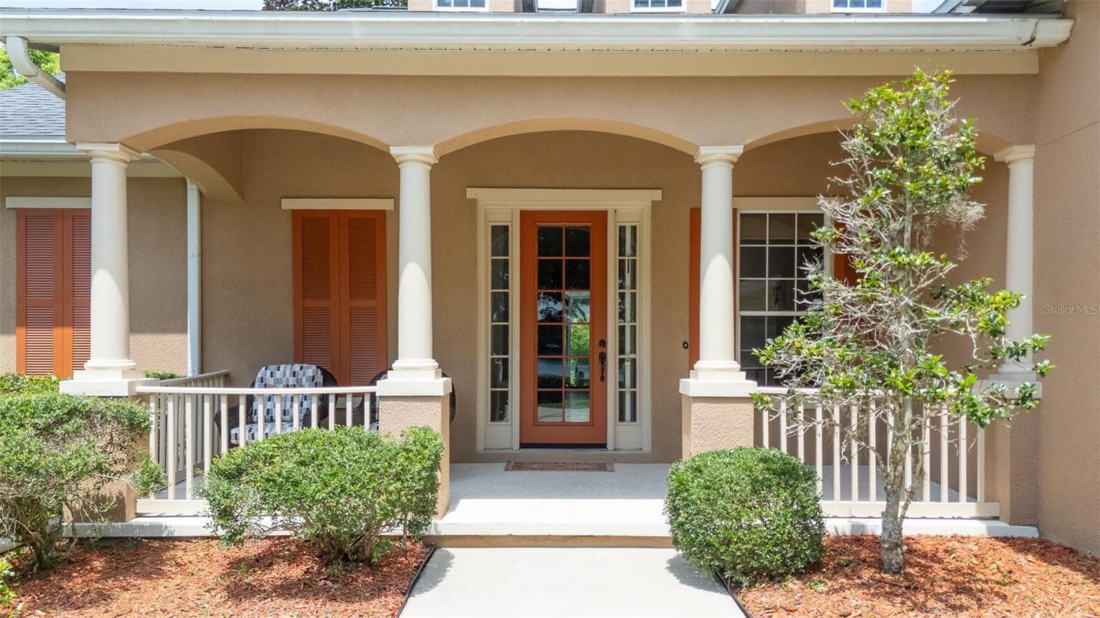 Front Porch - 314 W LAKE VICTORIA CIR, DELAND