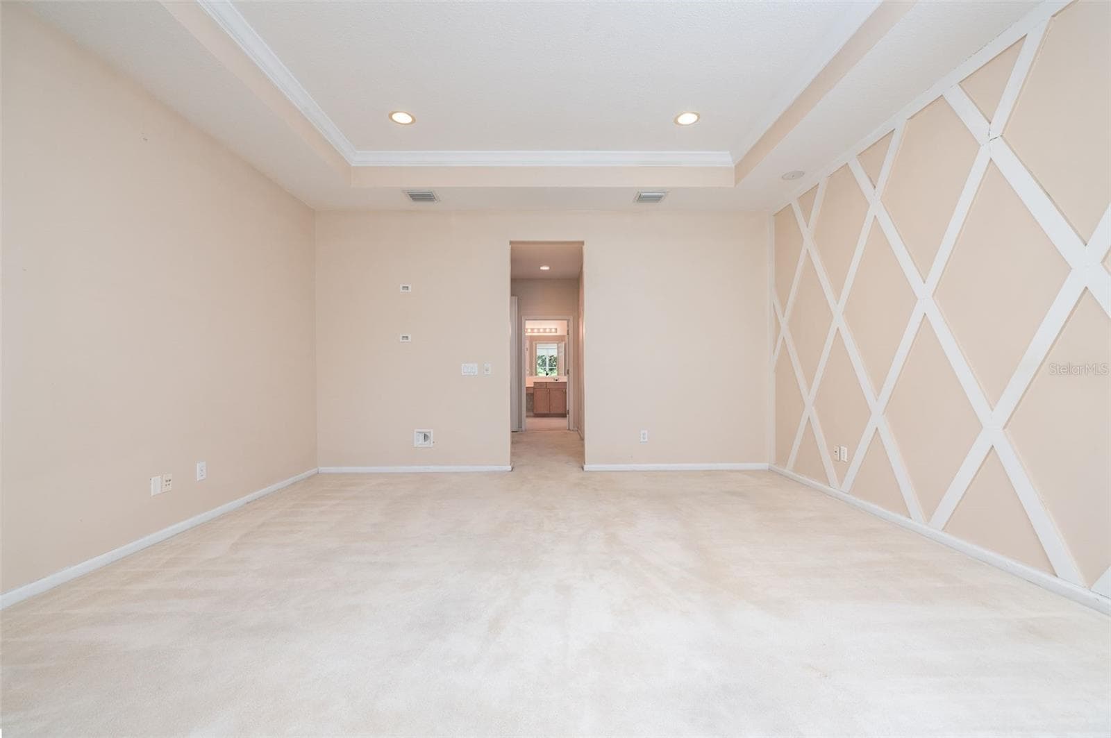 Spacious Owners Suite - 314 W LAKE VICTORIA CIR, DELAND