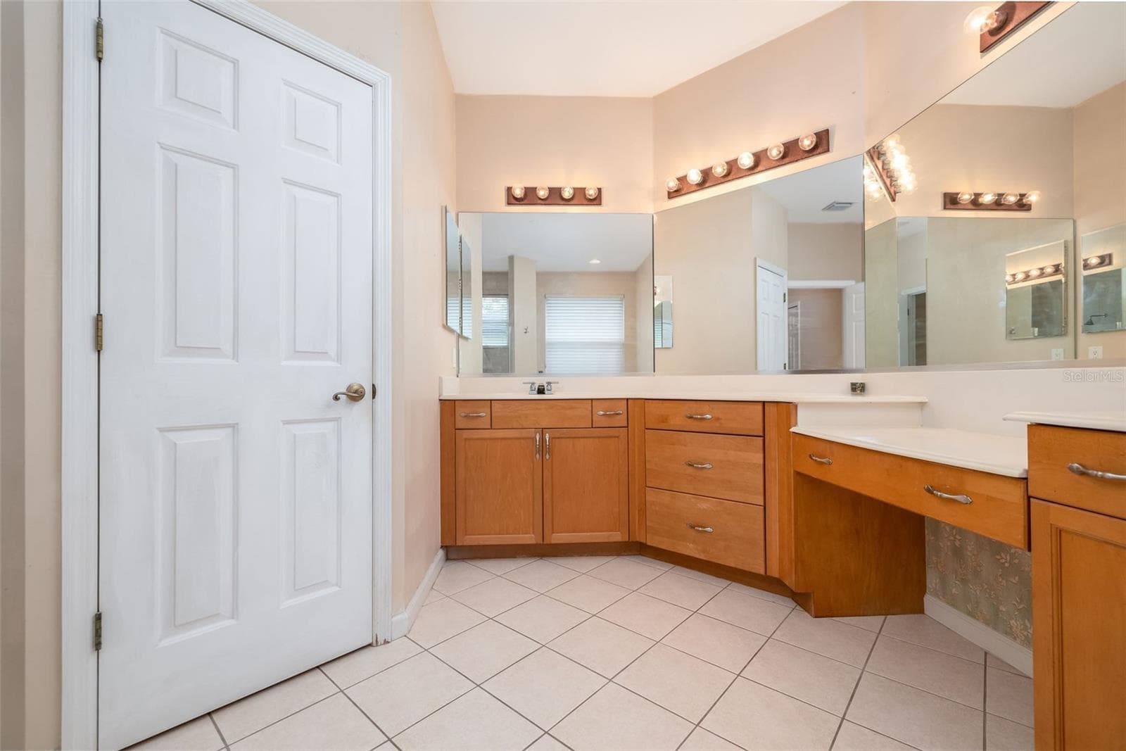 Single Family Residence at 314 W LAKE VICTORIA CIR, DELAND, photo 27 of 66