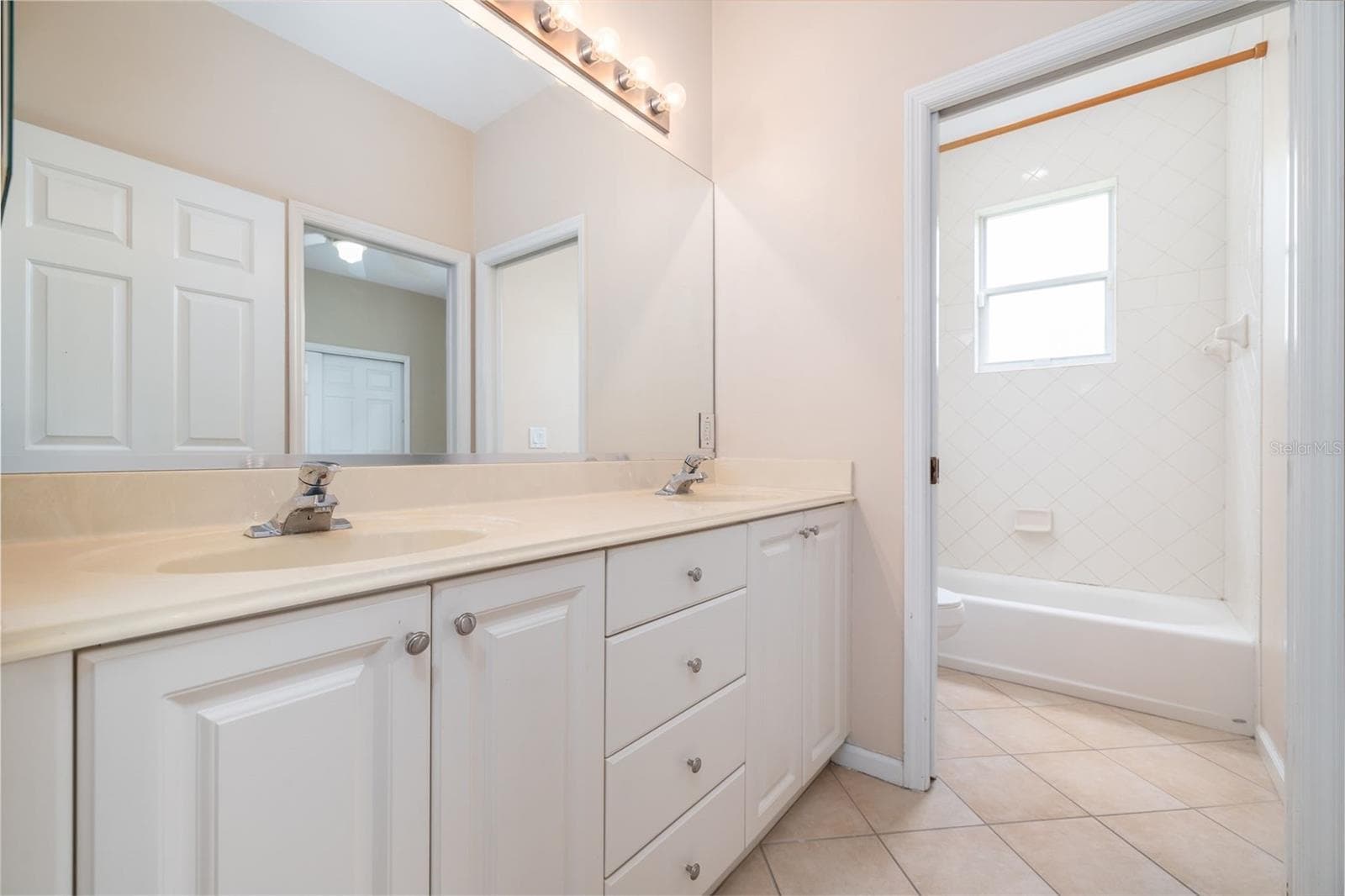 Guest Bathroom - 314 W LAKE VICTORIA CIR, DELAND