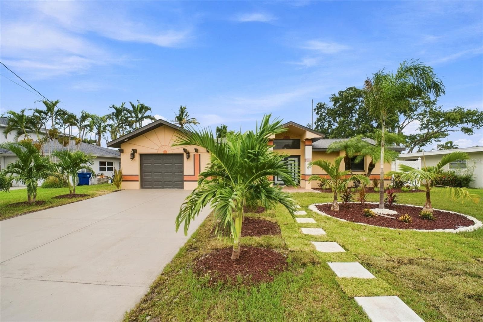 Single Family Residence at 15918 REDINGTON DR, REDINGTON BEACH, photo 4 of 79