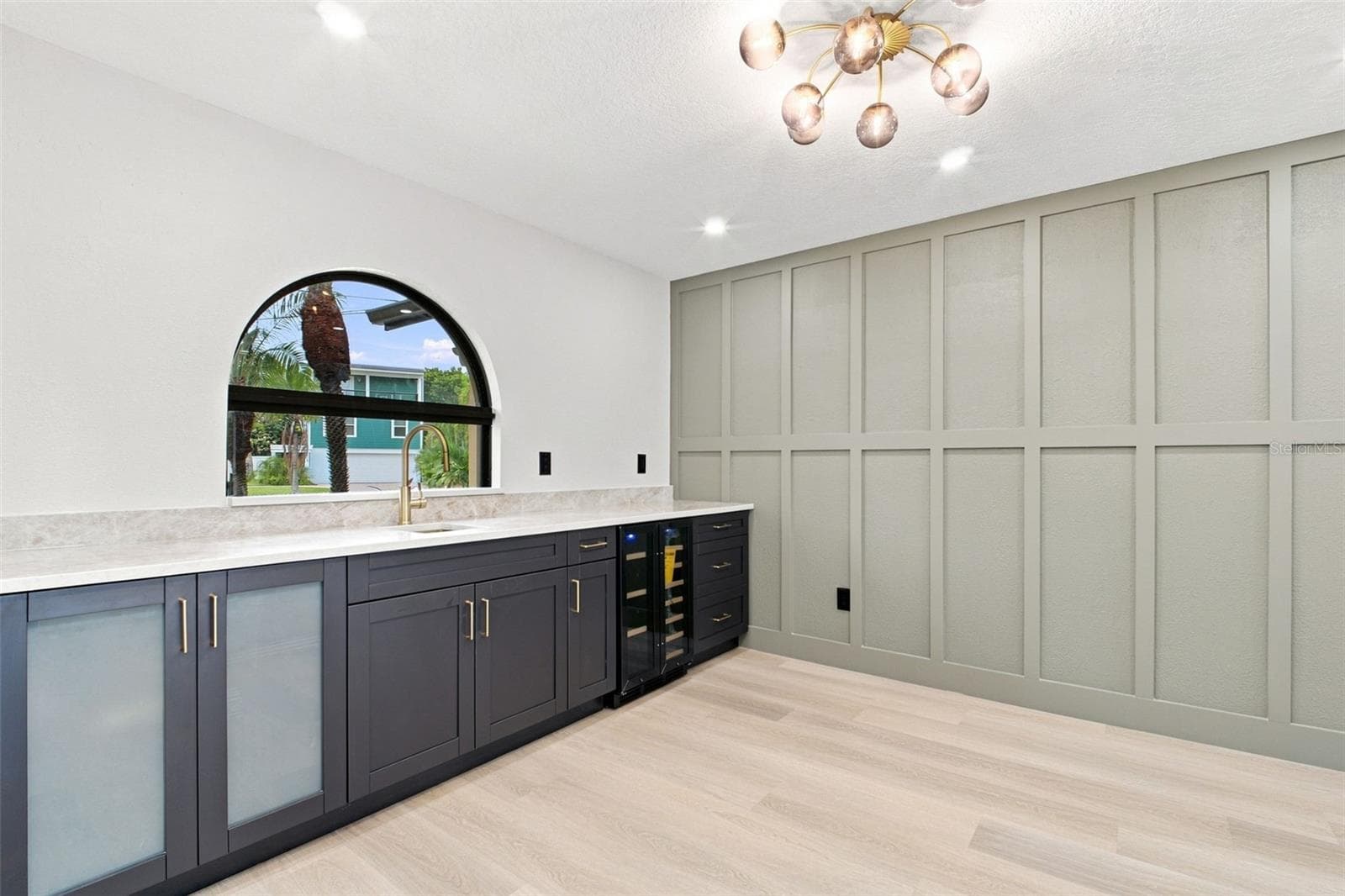 Wet Bar in Dining Room - 15918 REDINGTON DR, REDINGTON BEACH