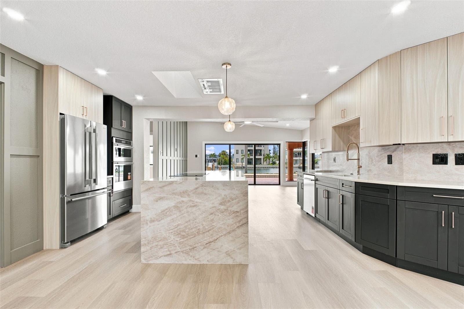 Custom Chef's Kitchen - 15918 REDINGTON DR, REDINGTON BEACH