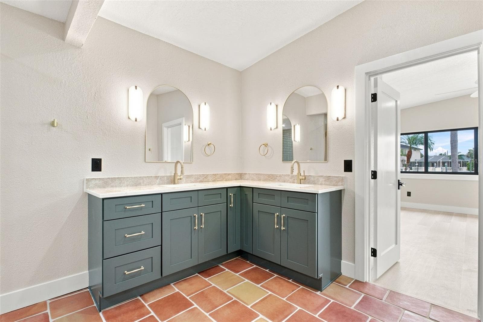 Primary Ensuite - 15918 REDINGTON DR, REDINGTON BEACH