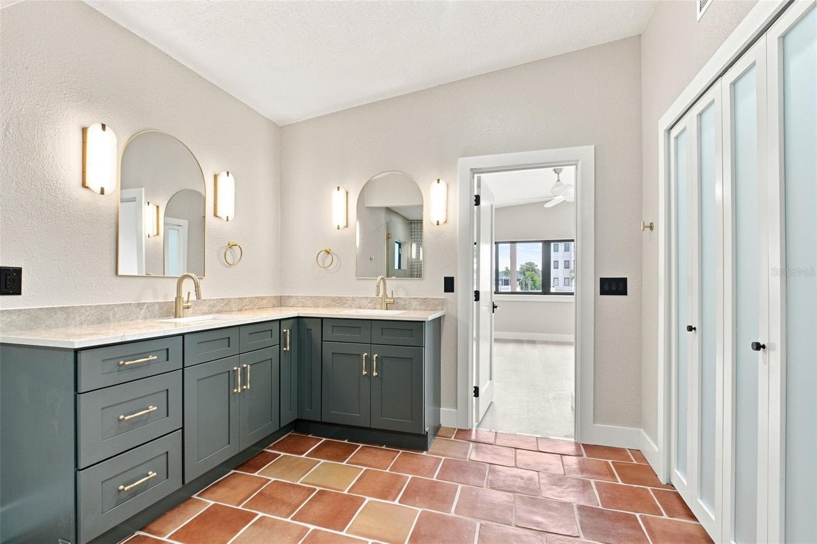 Primary Ensuite with Closet - 15918 REDINGTON DR, REDINGTON BEACH