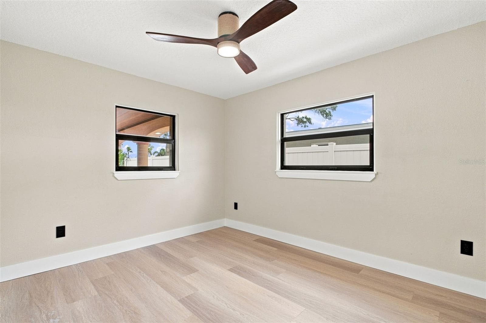 bedroom 2 - 15918 REDINGTON DR, REDINGTON BEACH