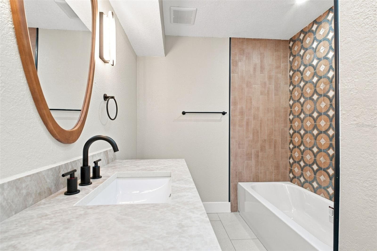 guest bath - 15918 REDINGTON DR, REDINGTON BEACH