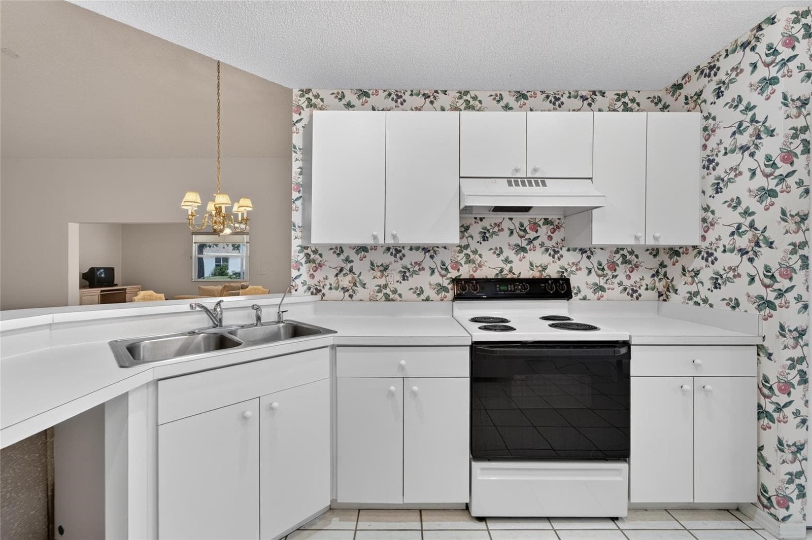 Condominium at 1023 MCDANIEL ST #139, SUN CITY CENTER, photo 9 of 83