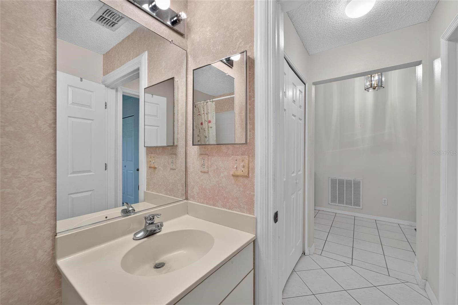 Guest Bath - 1023 MCDANIEL ST #139, SUN CITY CENTER