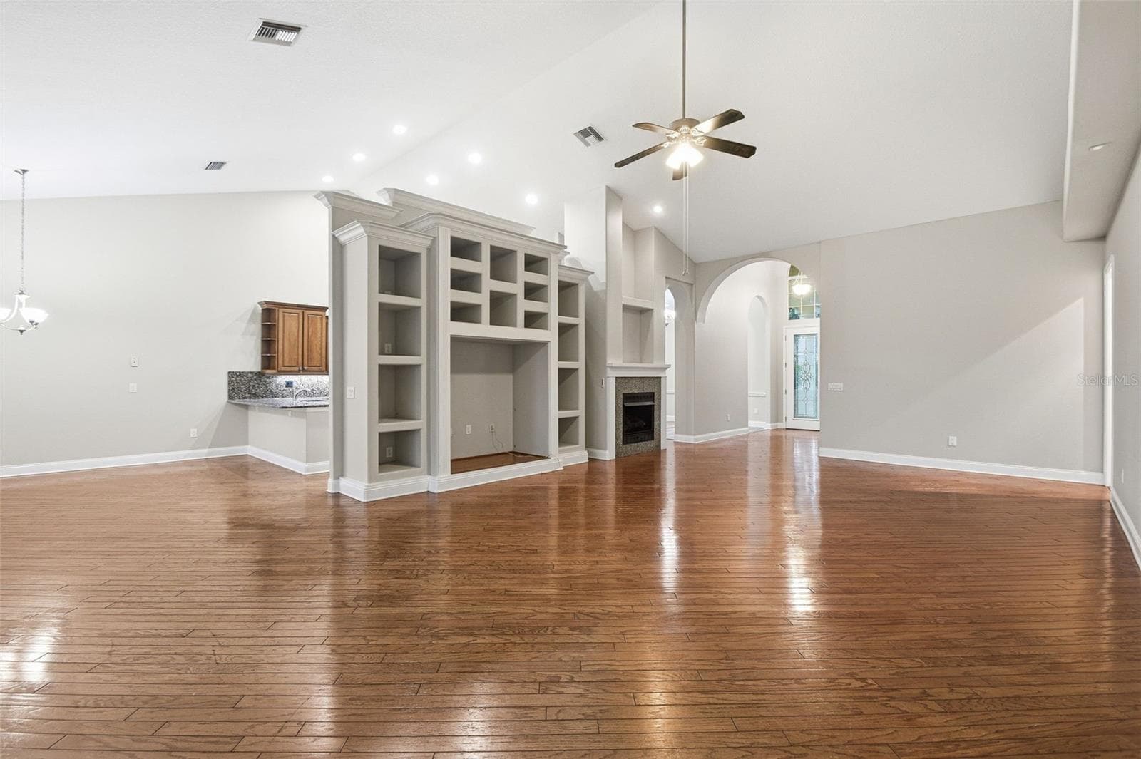 Single Family Residence at 9009 RIVERVIEW DR, RIVERVIEW, photo 14 of 62