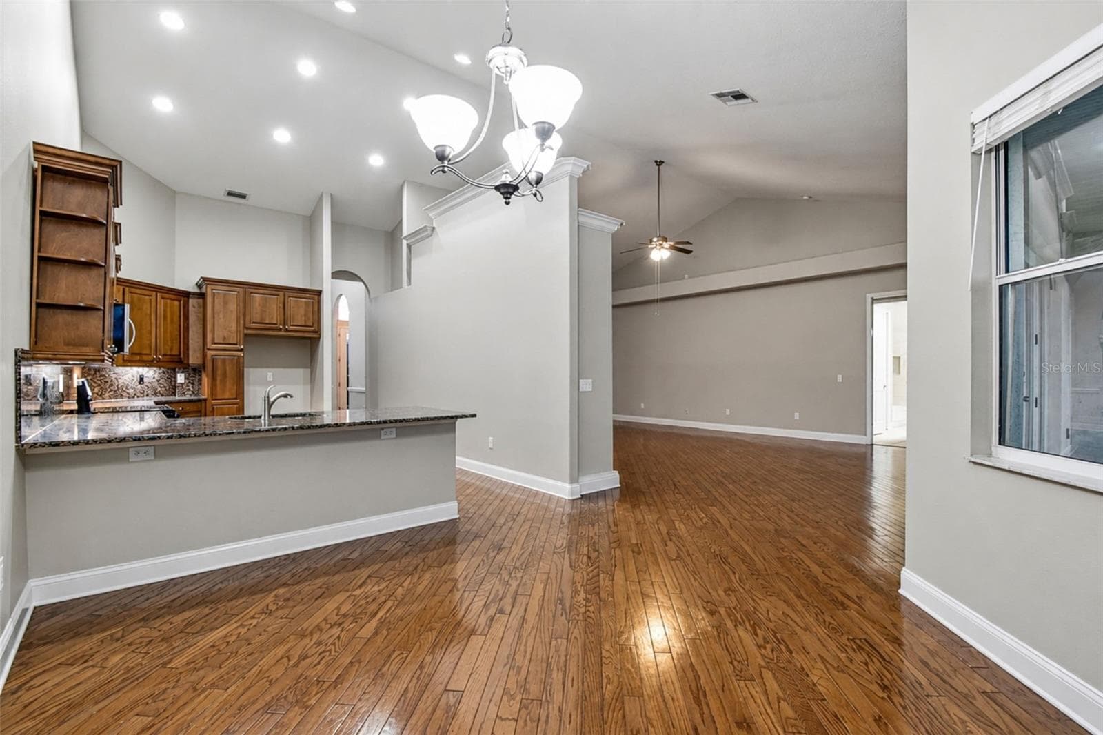 Single Family Residence at 9009 RIVERVIEW DR, RIVERVIEW, photo 17 of 62