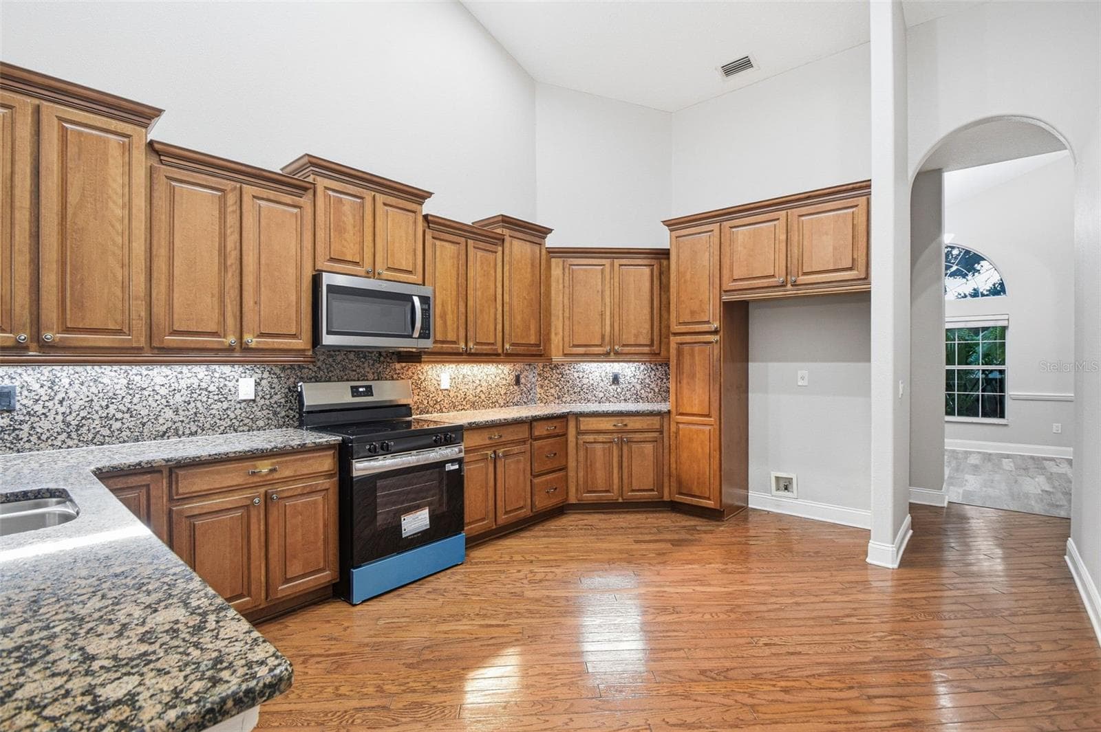 Single Family Residence at 9009 RIVERVIEW DR, RIVERVIEW, photo 21 of 62