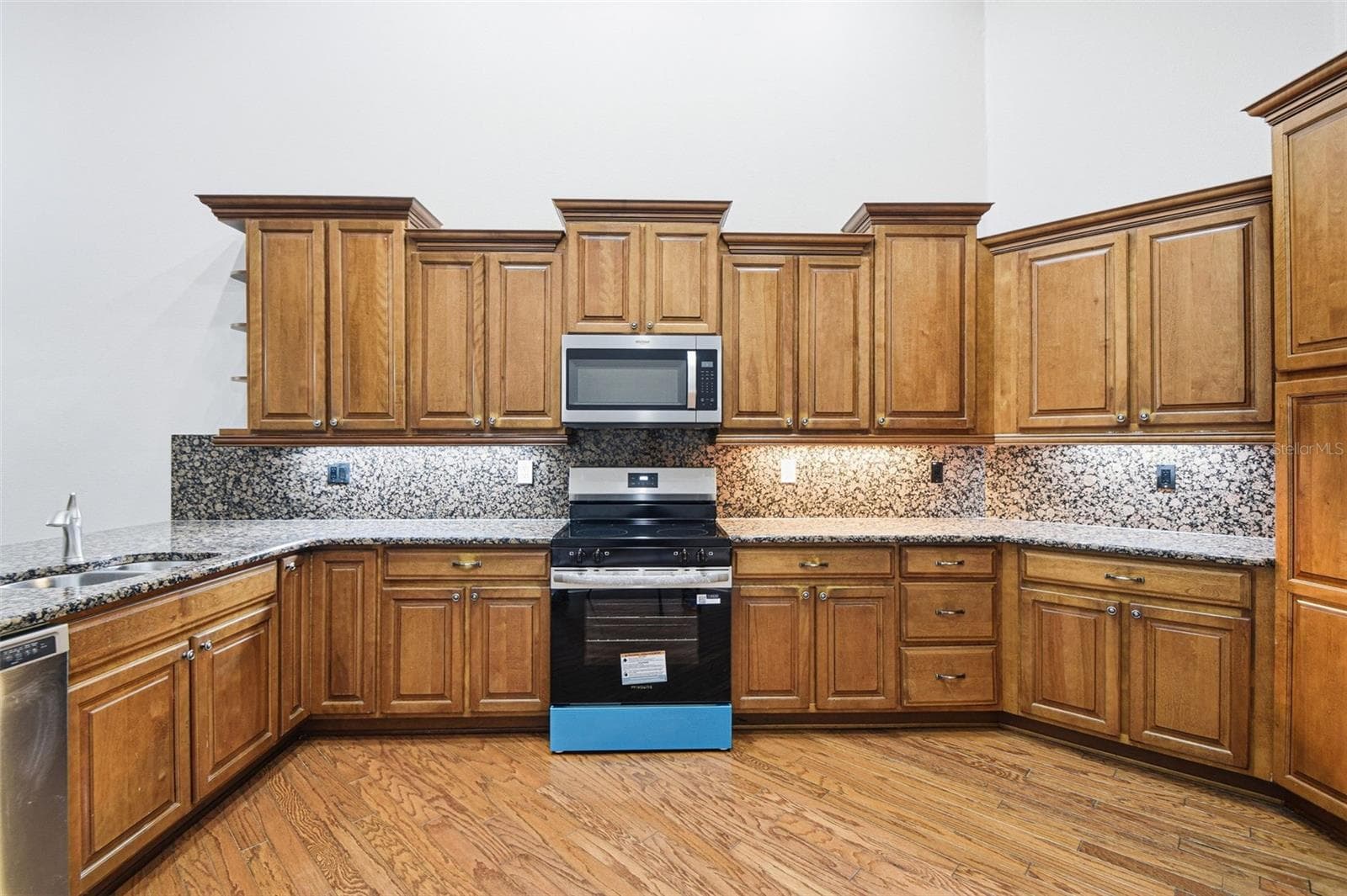 Single Family Residence at 9009 RIVERVIEW DR, RIVERVIEW, photo 22 of 62