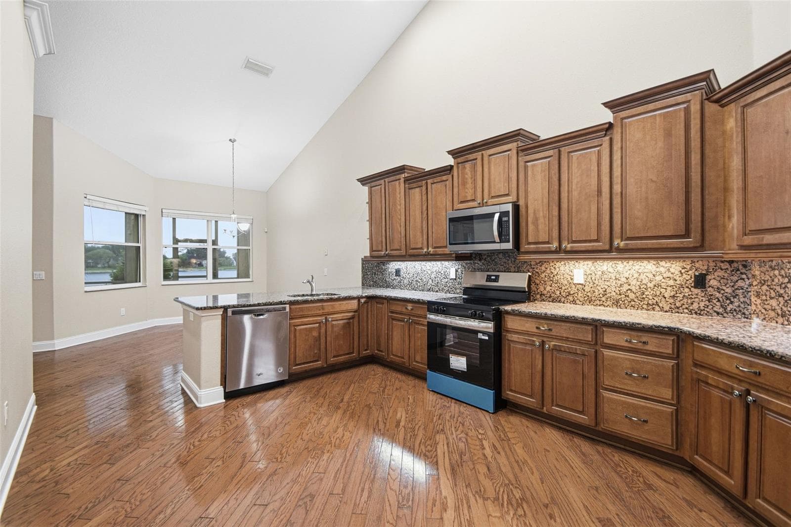 Single Family Residence at 9009 RIVERVIEW DR, RIVERVIEW, photo 23 of 62