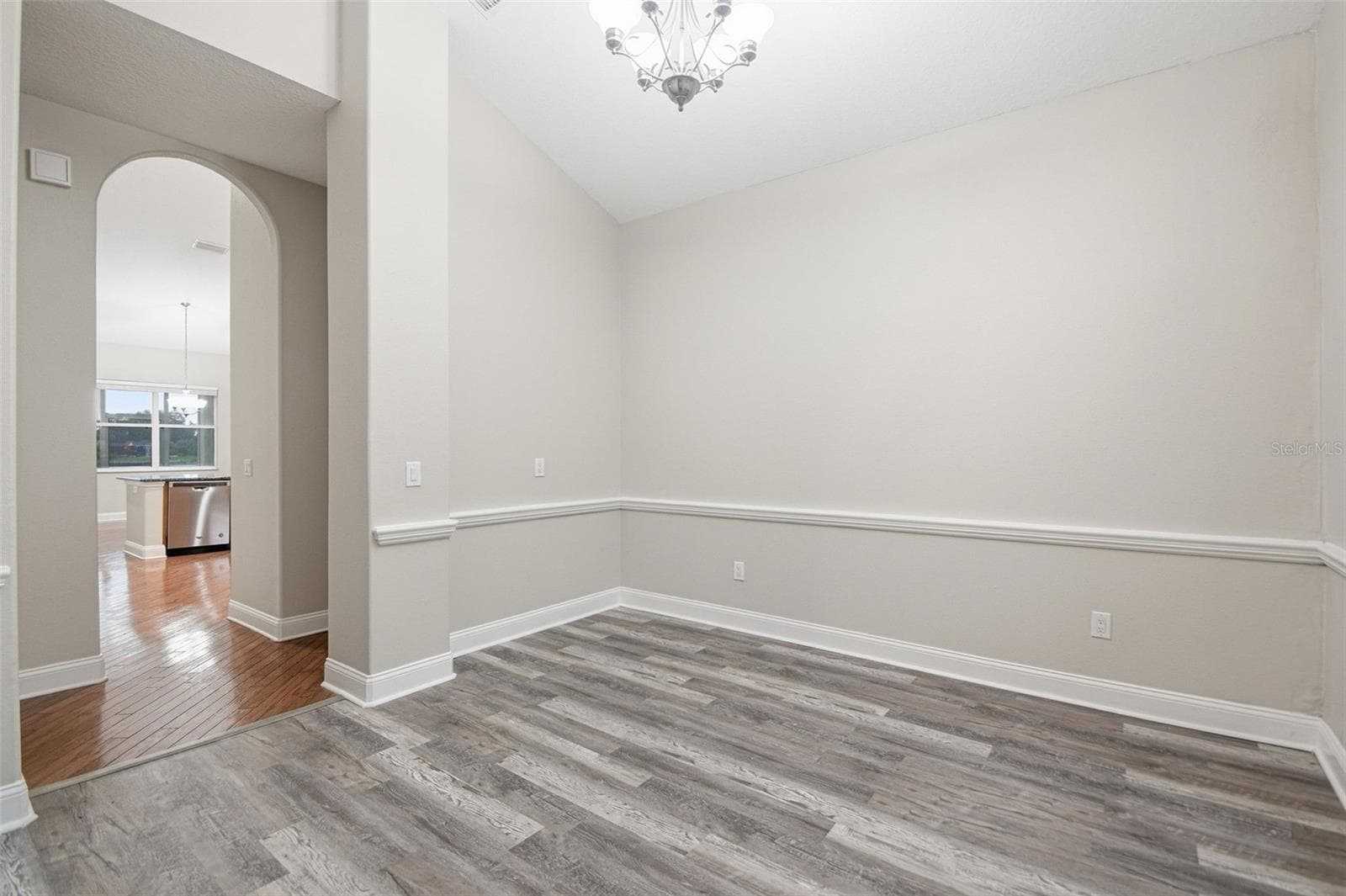 Single Family Residence at 9009 RIVERVIEW DR, RIVERVIEW, photo 25 of 62