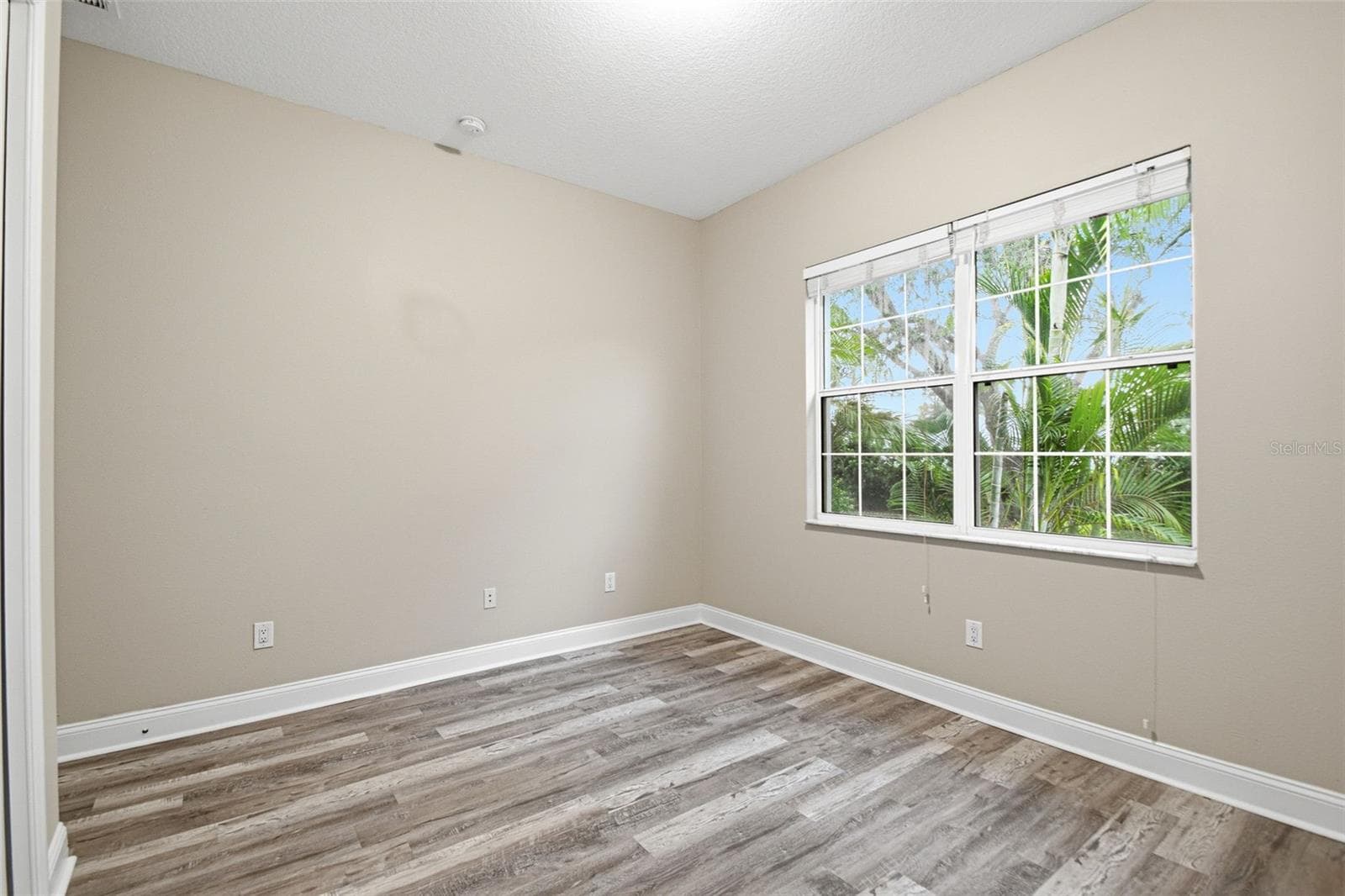 Single Family Residence at 9009 RIVERVIEW DR, RIVERVIEW, photo 28 of 62