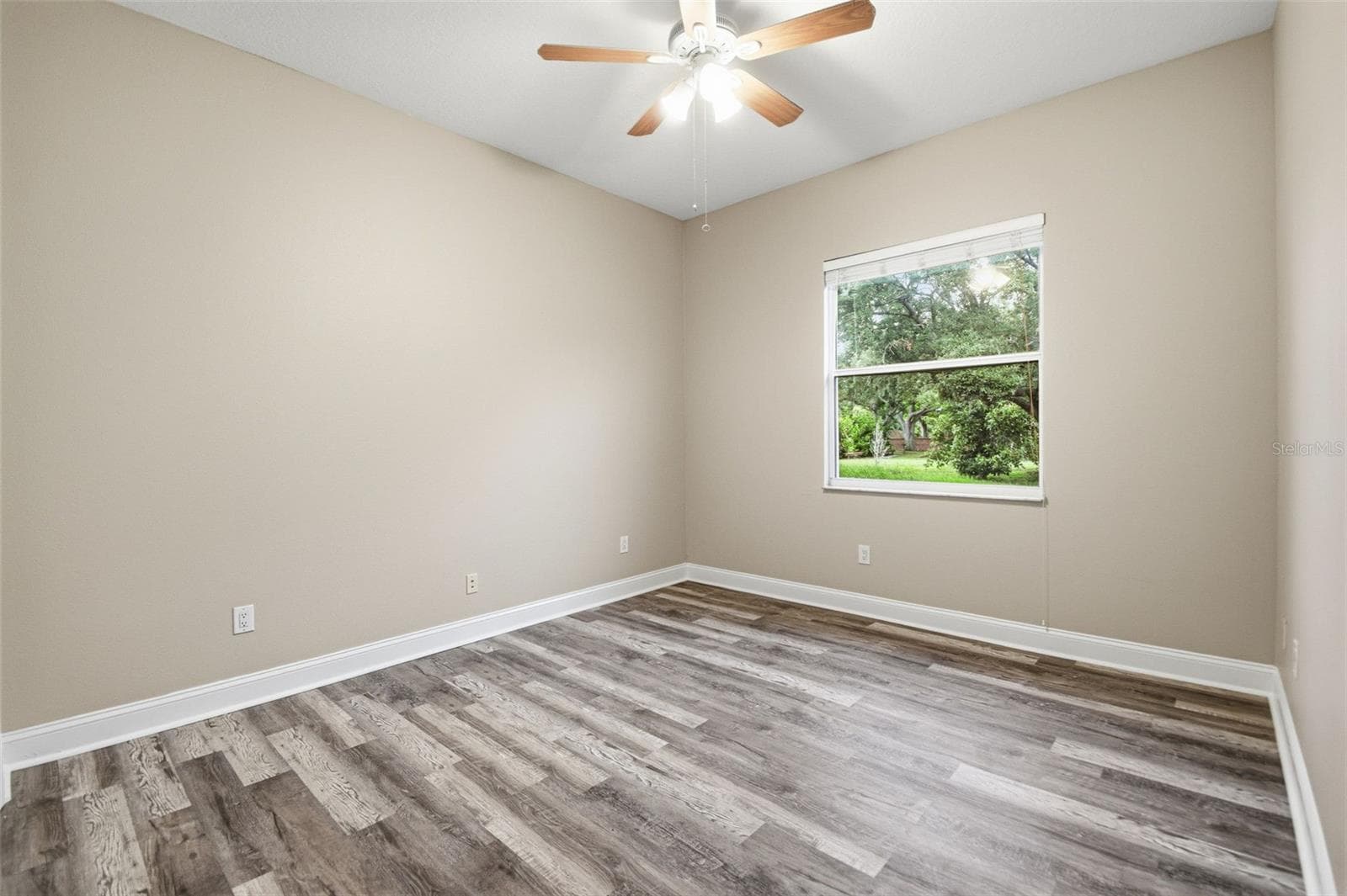 Single Family Residence at 9009 RIVERVIEW DR, RIVERVIEW, photo 30 of 62