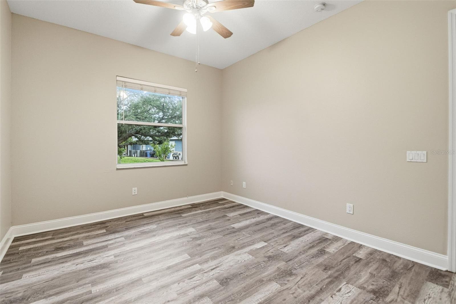 Single Family Residence at 9009 RIVERVIEW DR, RIVERVIEW, photo 31 of 62