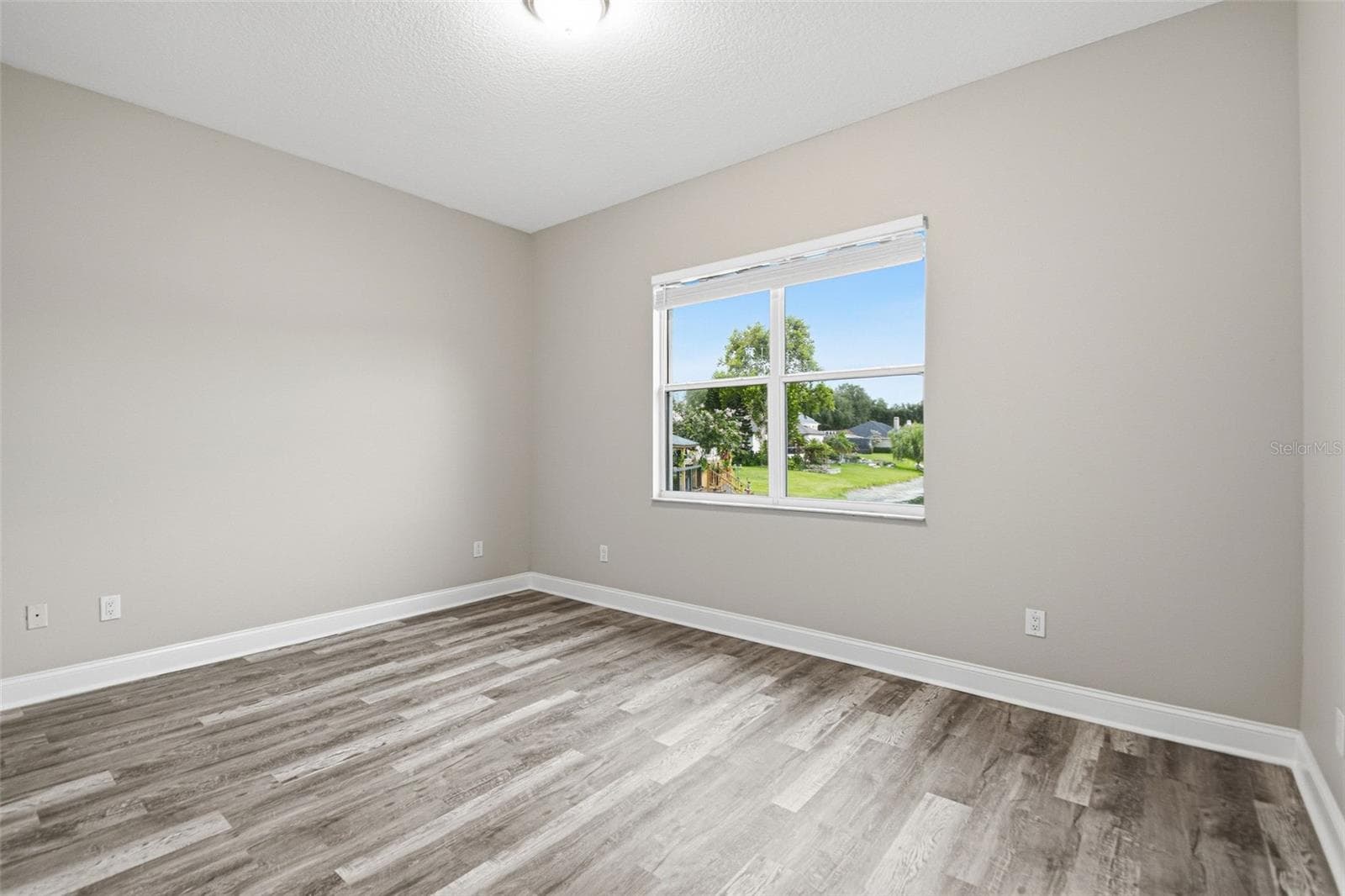 Single Family Residence at 9009 RIVERVIEW DR, RIVERVIEW, photo 33 of 62