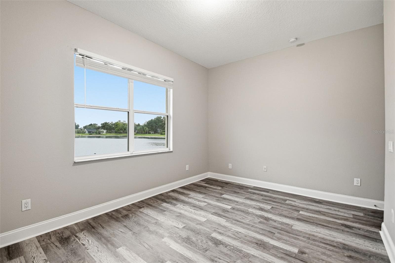 Single Family Residence at 9009 RIVERVIEW DR, RIVERVIEW, photo 34 of 62