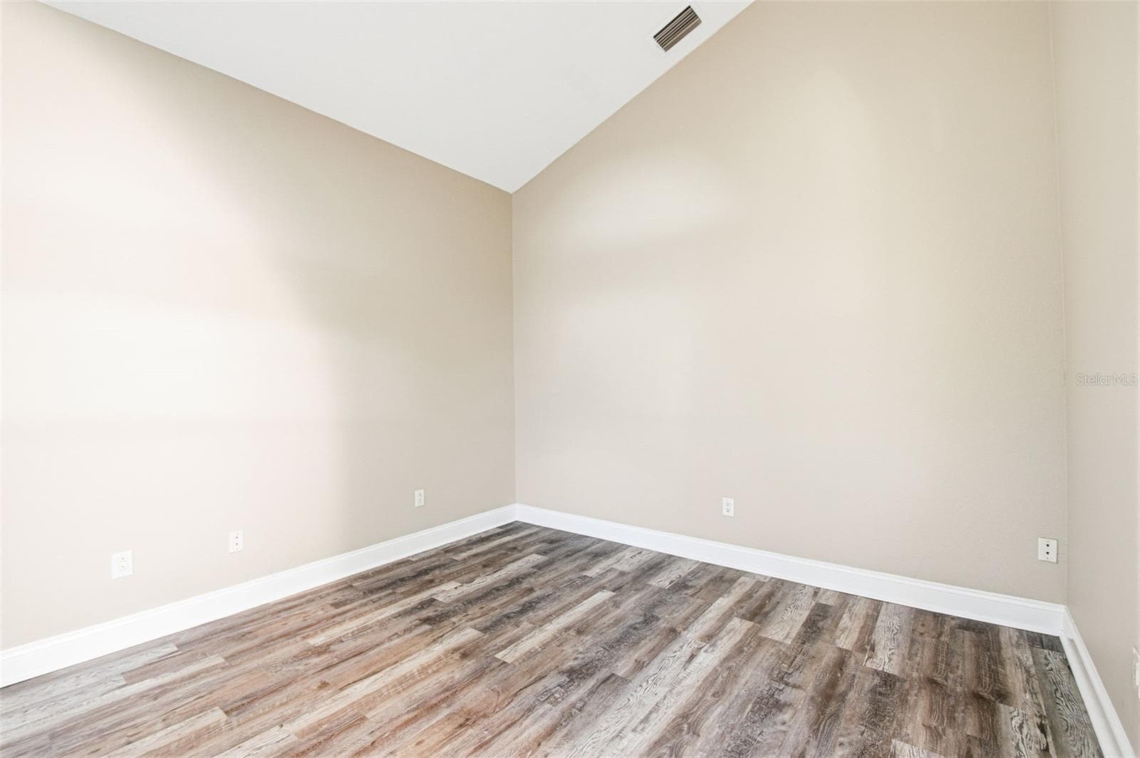 Single Family Residence at 9009 RIVERVIEW DR, RIVERVIEW, photo 40 of 62