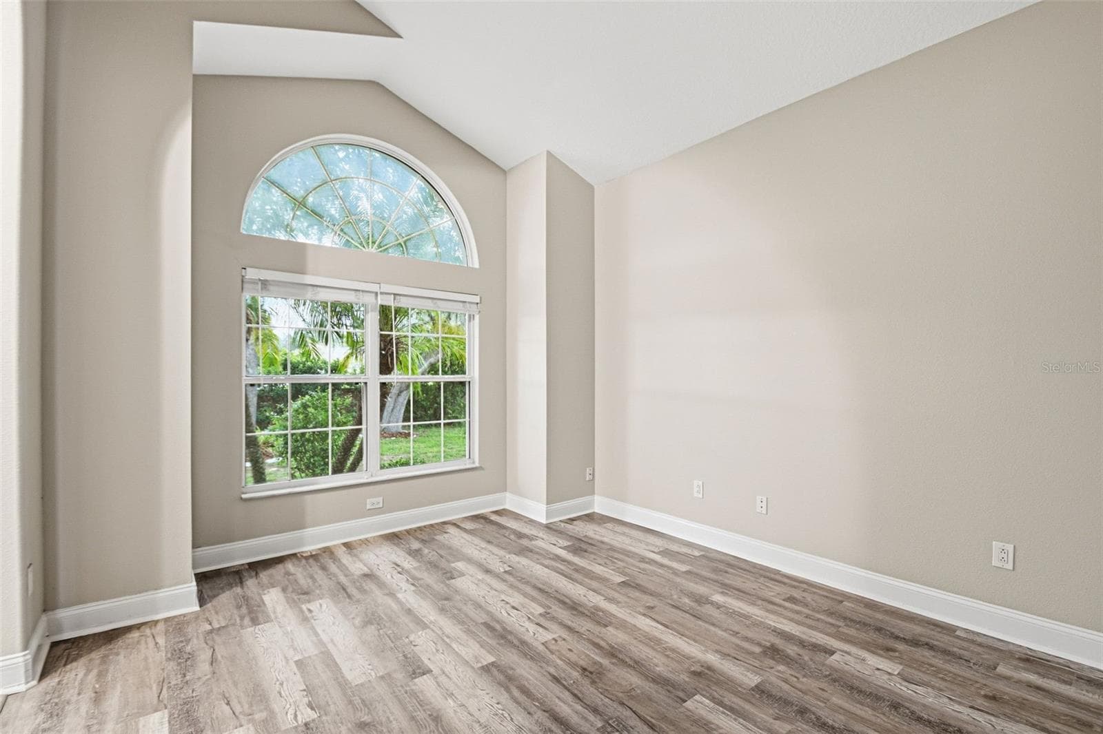 Single Family Residence at 9009 RIVERVIEW DR, RIVERVIEW, photo 41 of 62