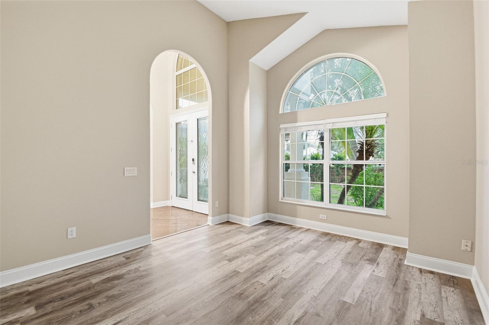 Single Family Residence at 9009 RIVERVIEW DR, RIVERVIEW, photo 42 of 62