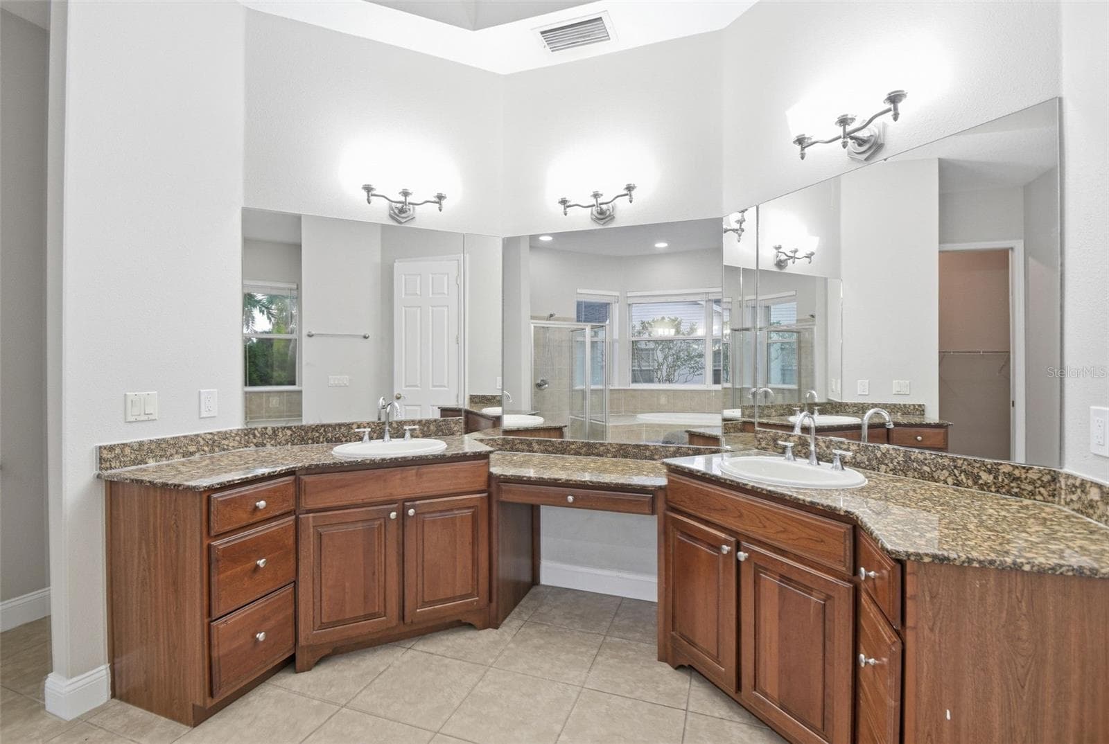 Single Family Residence at 9009 RIVERVIEW DR, RIVERVIEW, photo 50 of 62