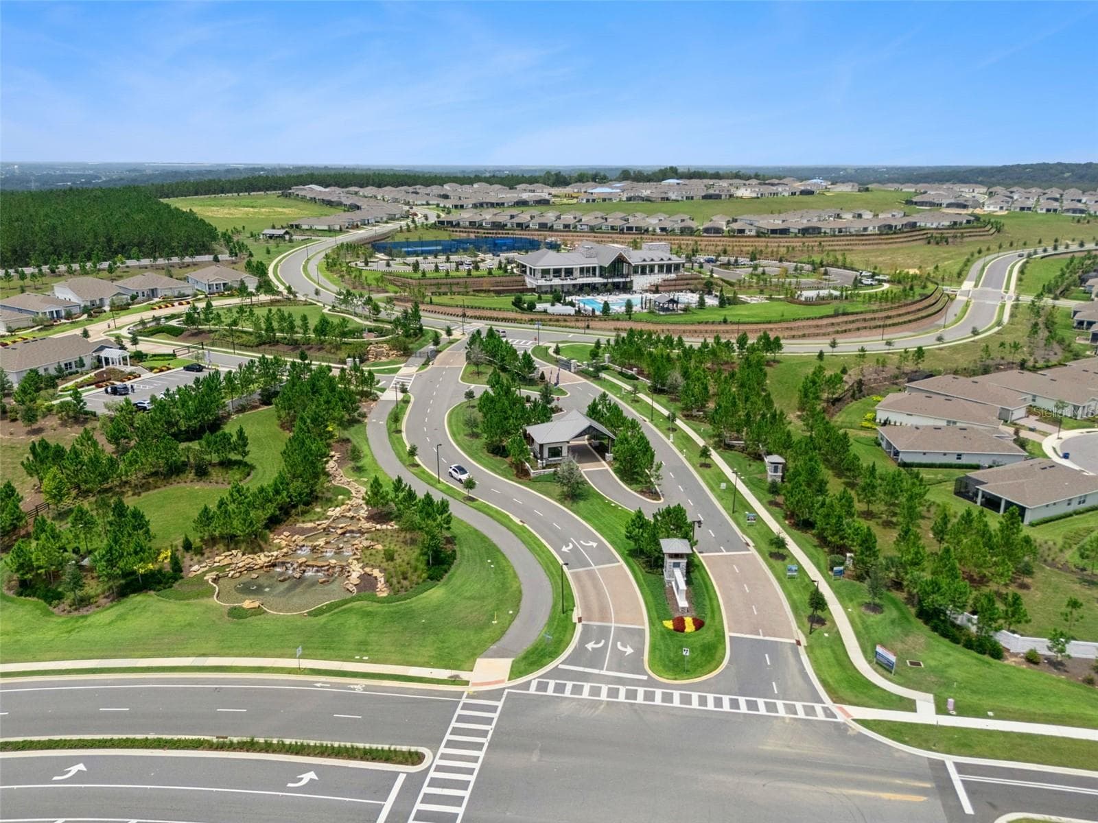 GUARD GATE / COMMUNITY ENTR - 2546 DEL WEBB DR, MINNEOLA